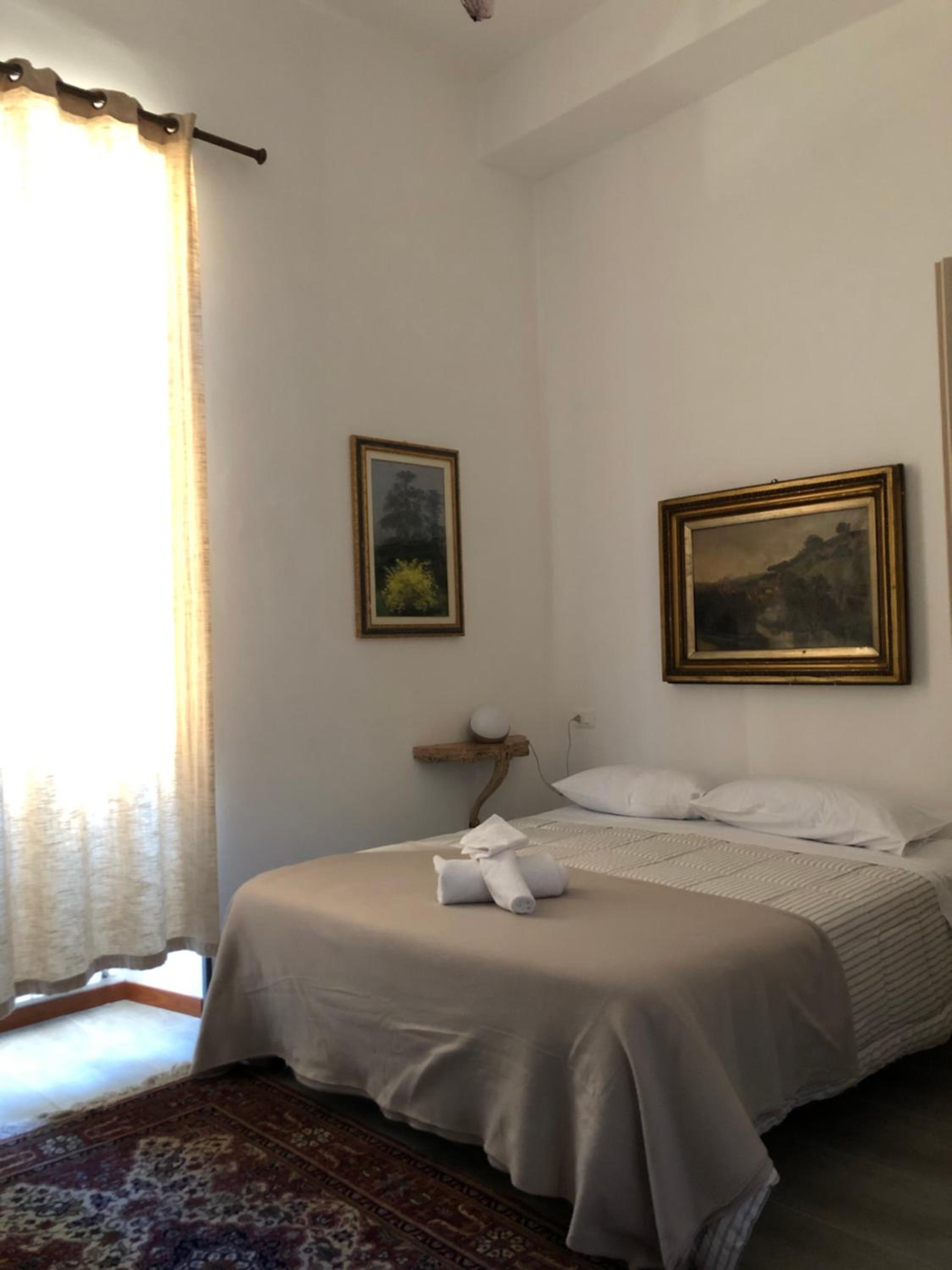 Double Room with Private Bathroom - Photo 2