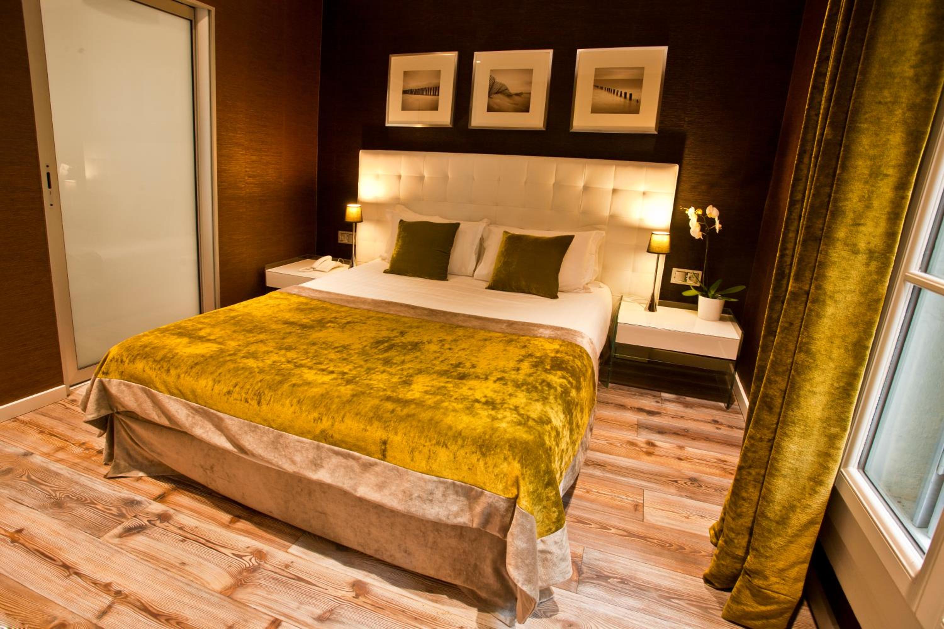 Superior Double Queen Room - Photo 16