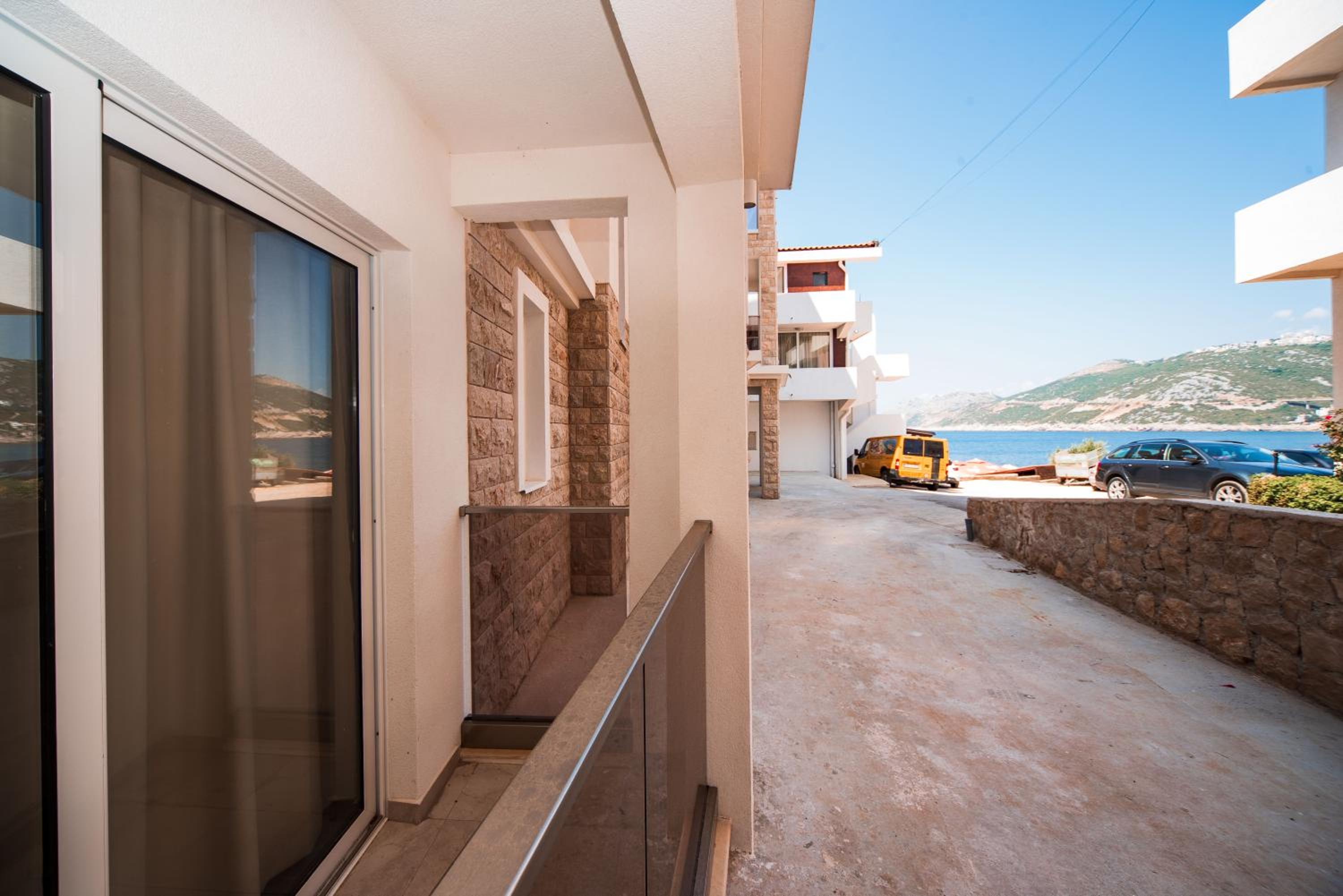 Deluxe Double or Twin Room with Balcony - Photo 7