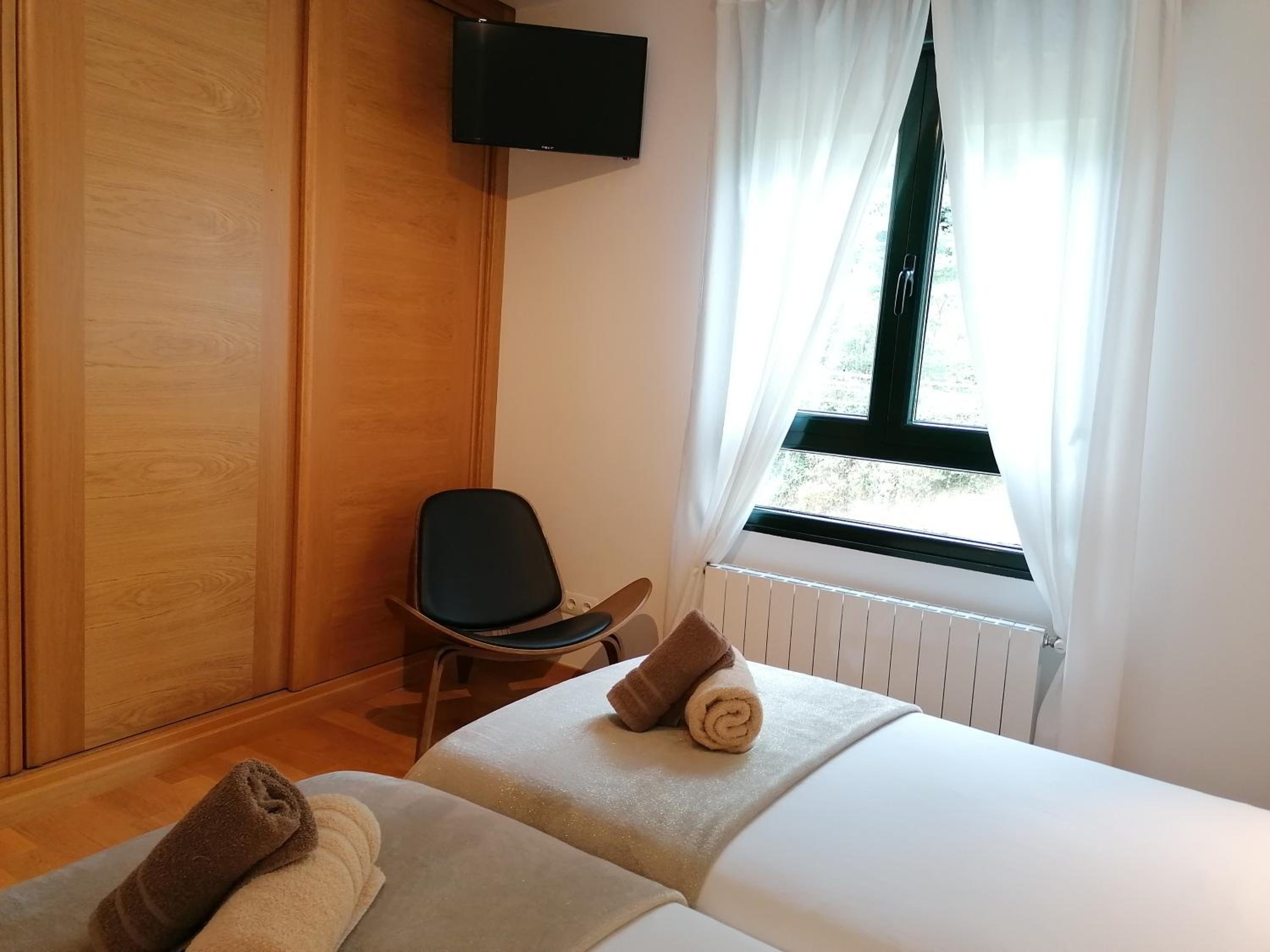 Twin Room with Private Bathroom