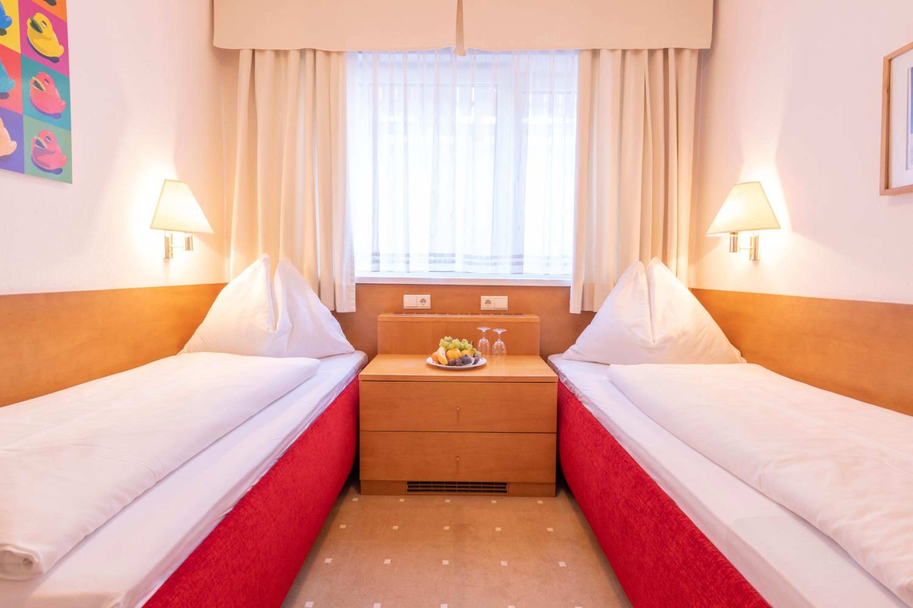 Junior Suite with Balcony - Photo 3