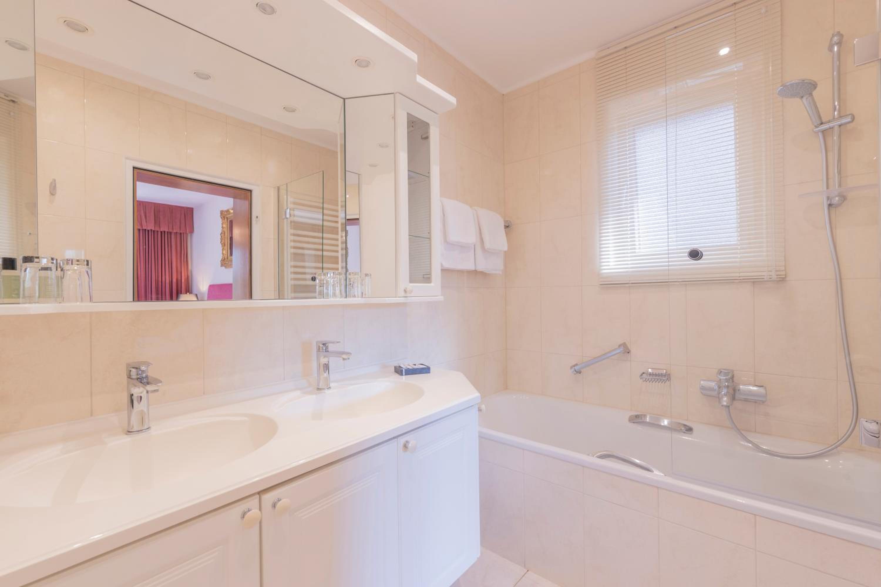 Family Suite with Balcony photo 3