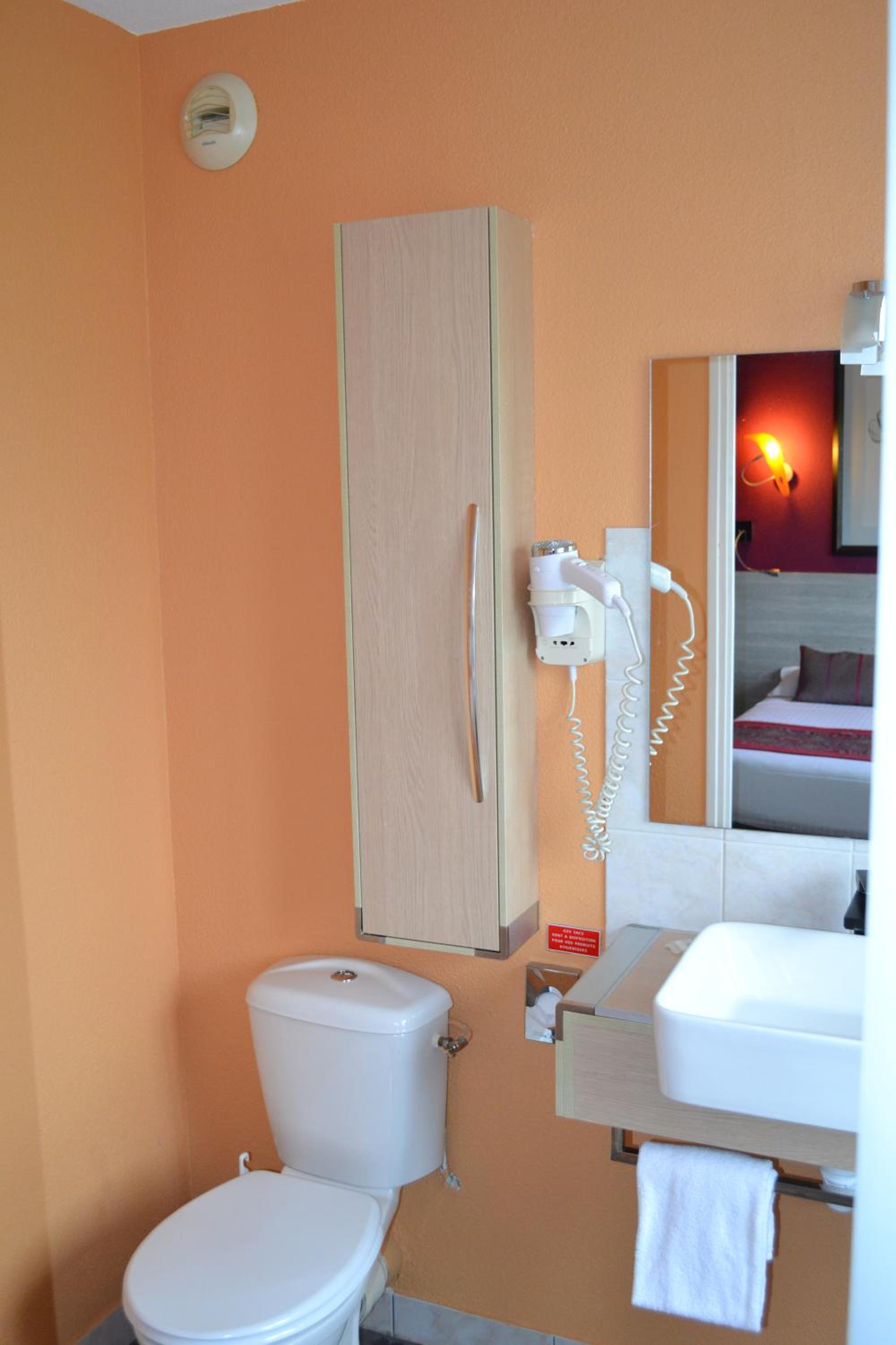Standard Double Room - Photo 4