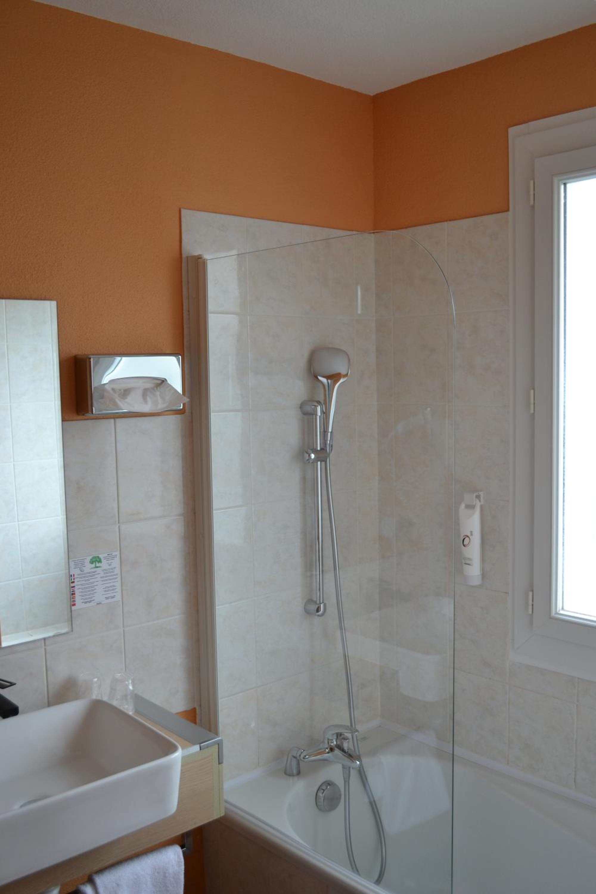 Standard Double Room - Photo 3