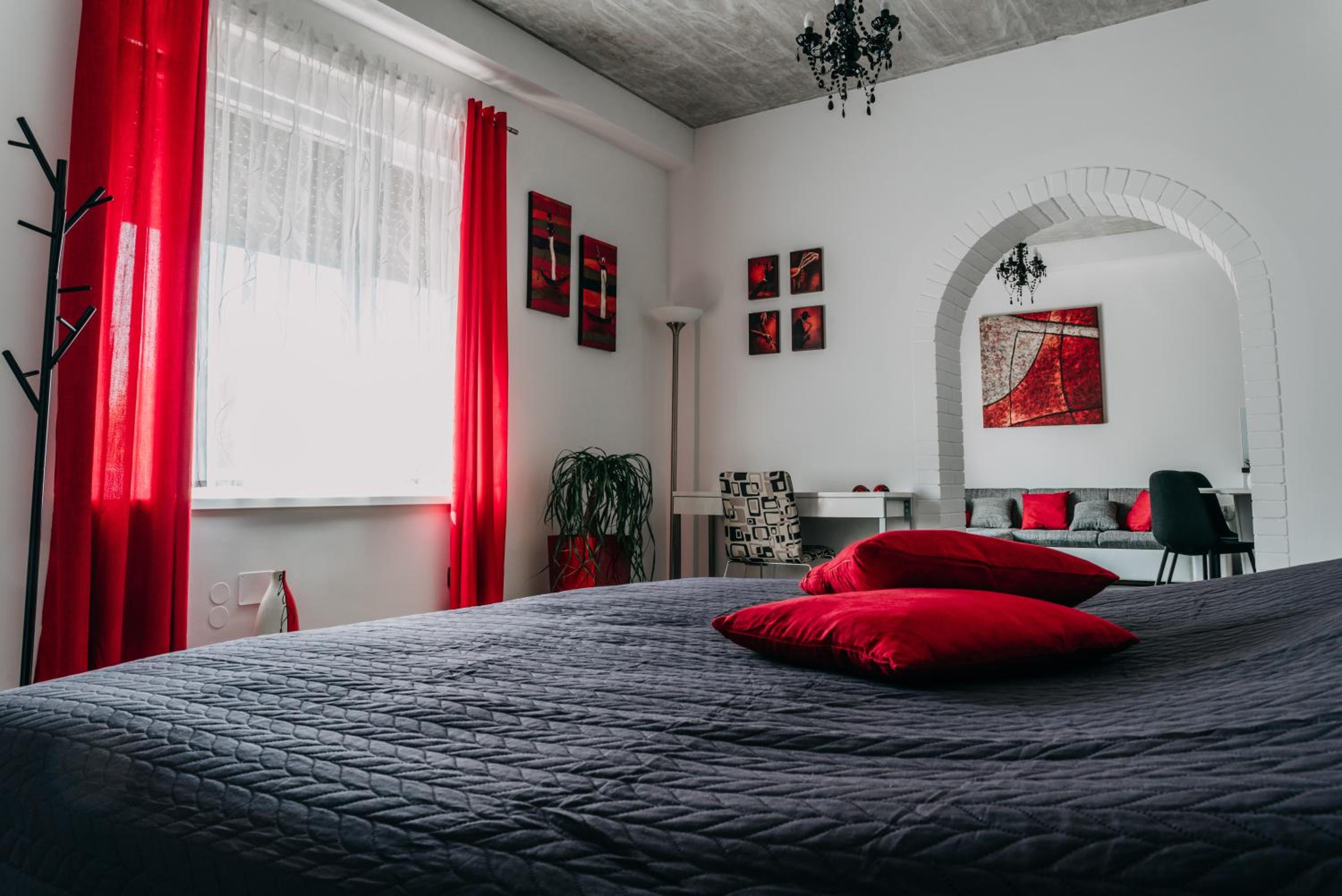Red King Luxury Apartment photo 2
