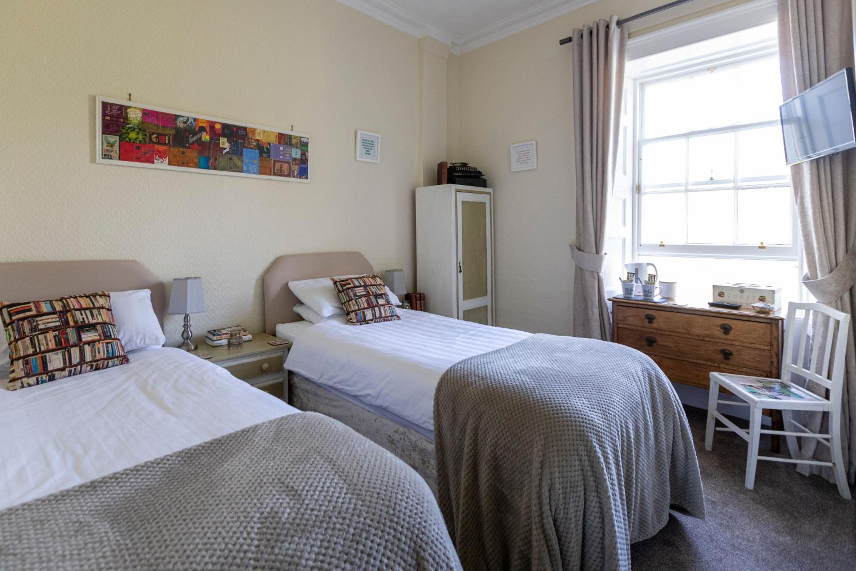 Standard Twin Room with Garden View photo 2