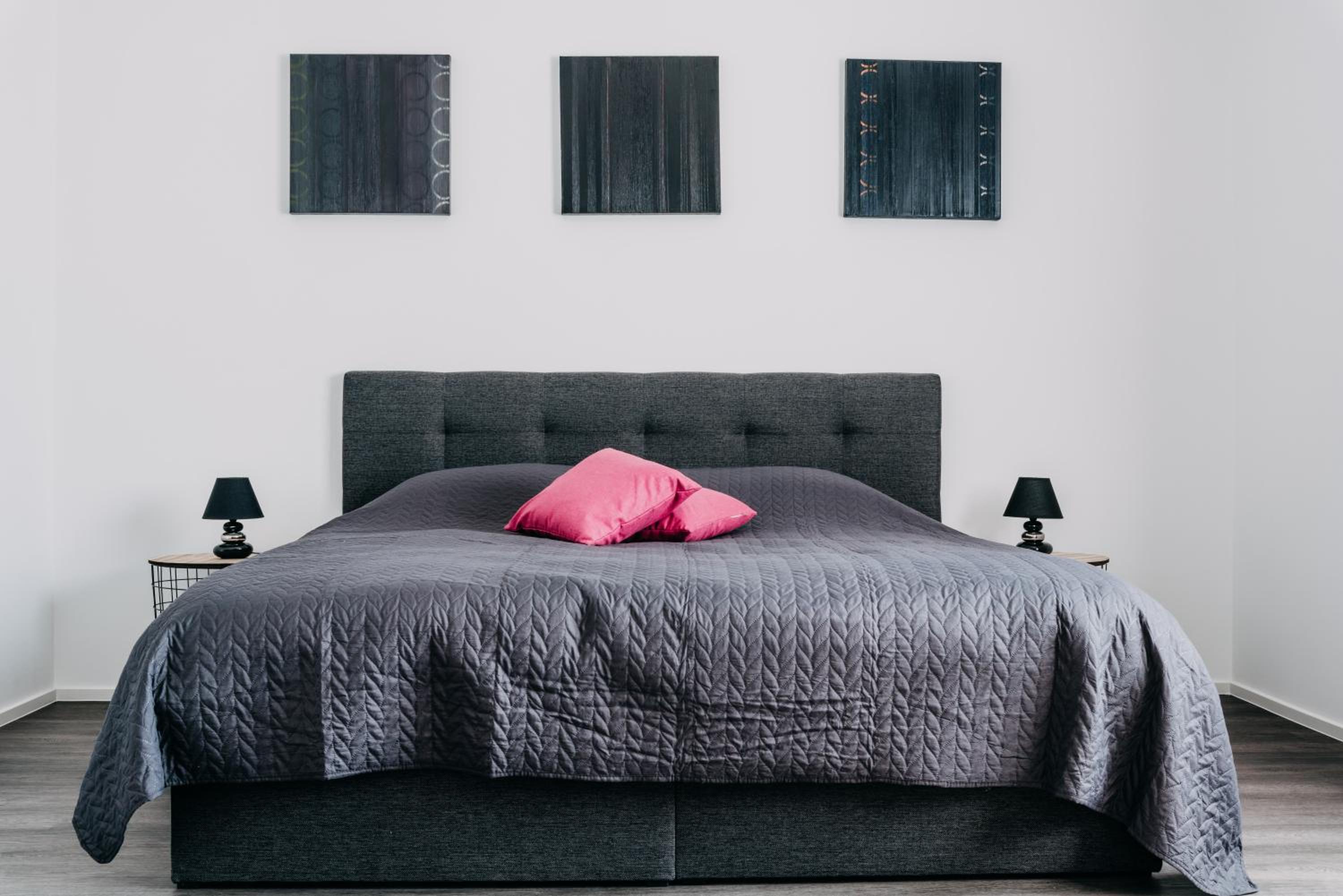 Purple Queen Luxury Apartment photo 1
