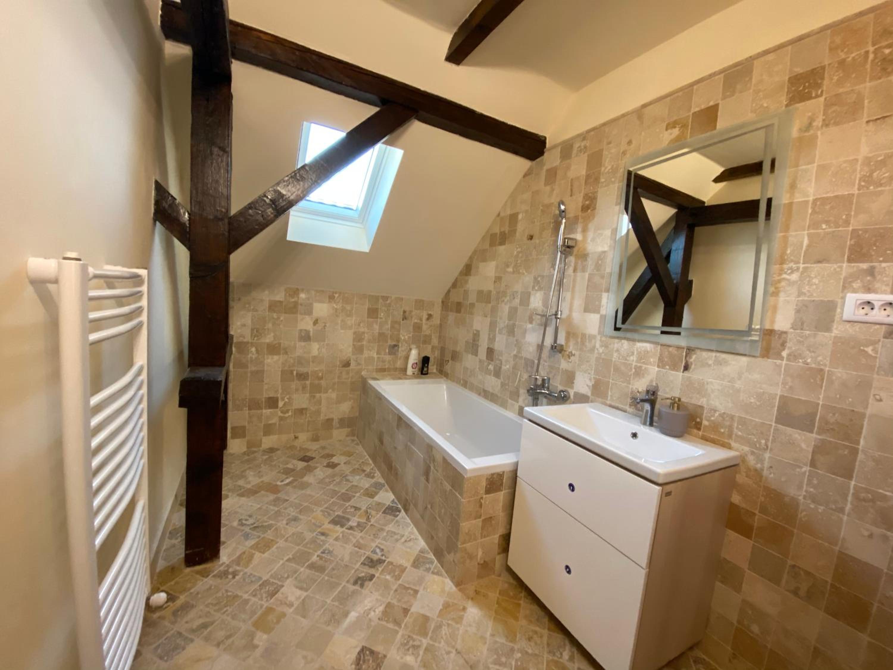Twin Room with Private External Bathroom - Photo 17