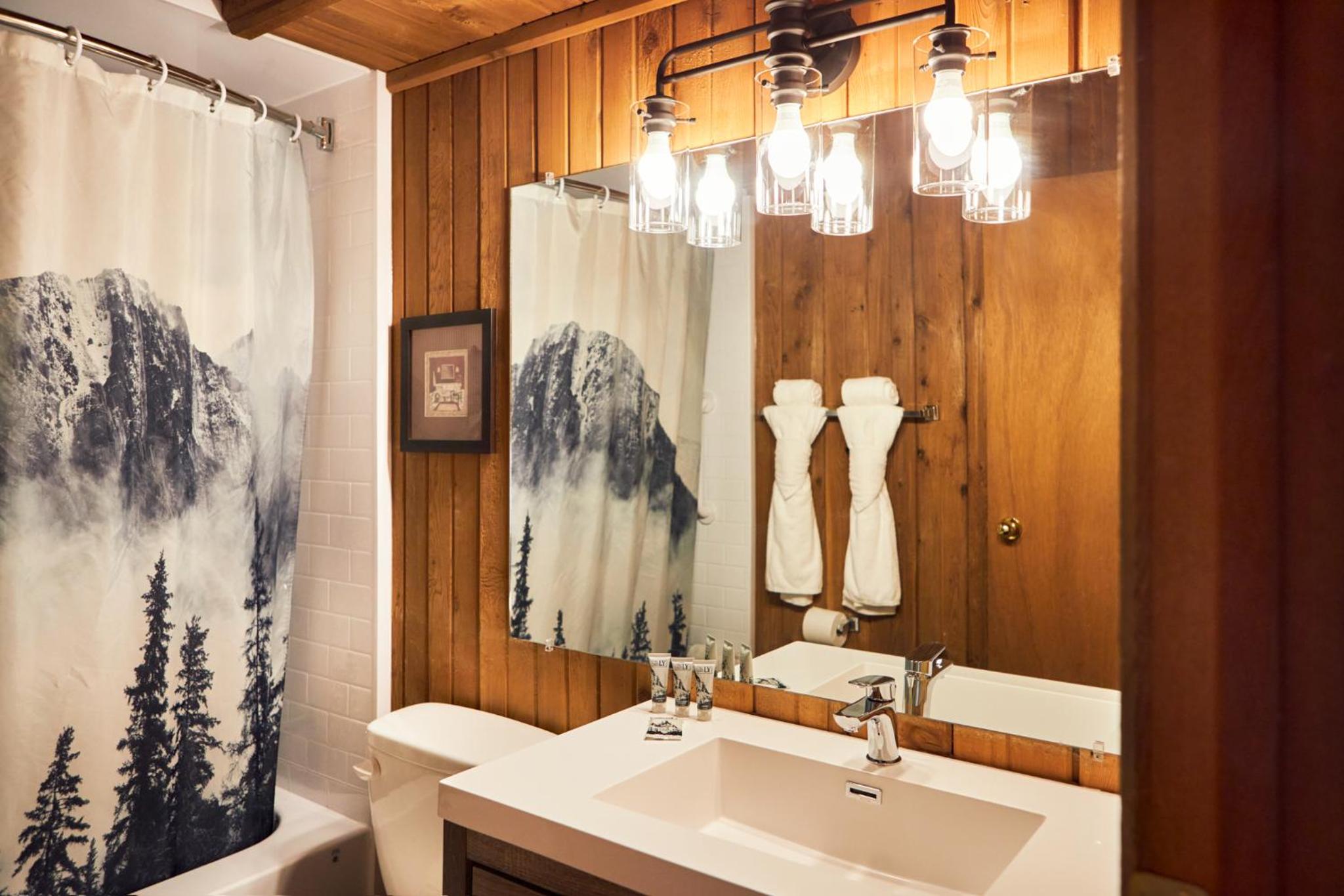Two-Bedroom Deluxe Cottage photo 2
