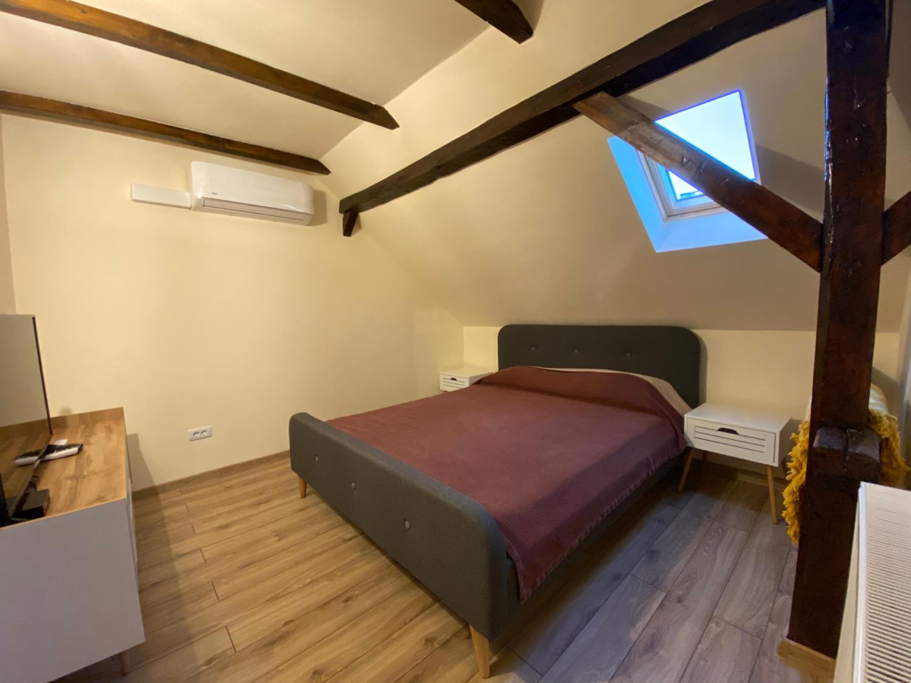 Double Room with Private External Bathroom - Photo 9