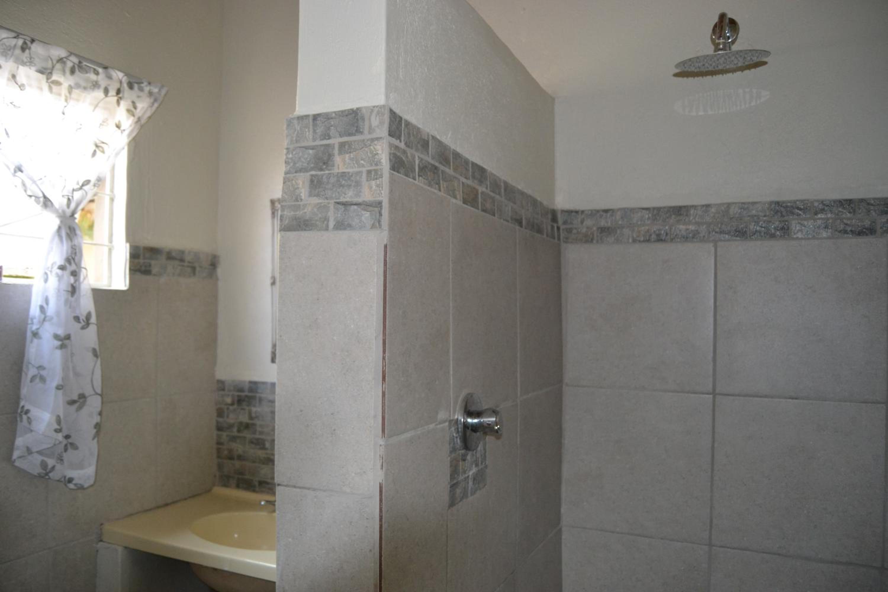 Budget Twin Room - Photo 3