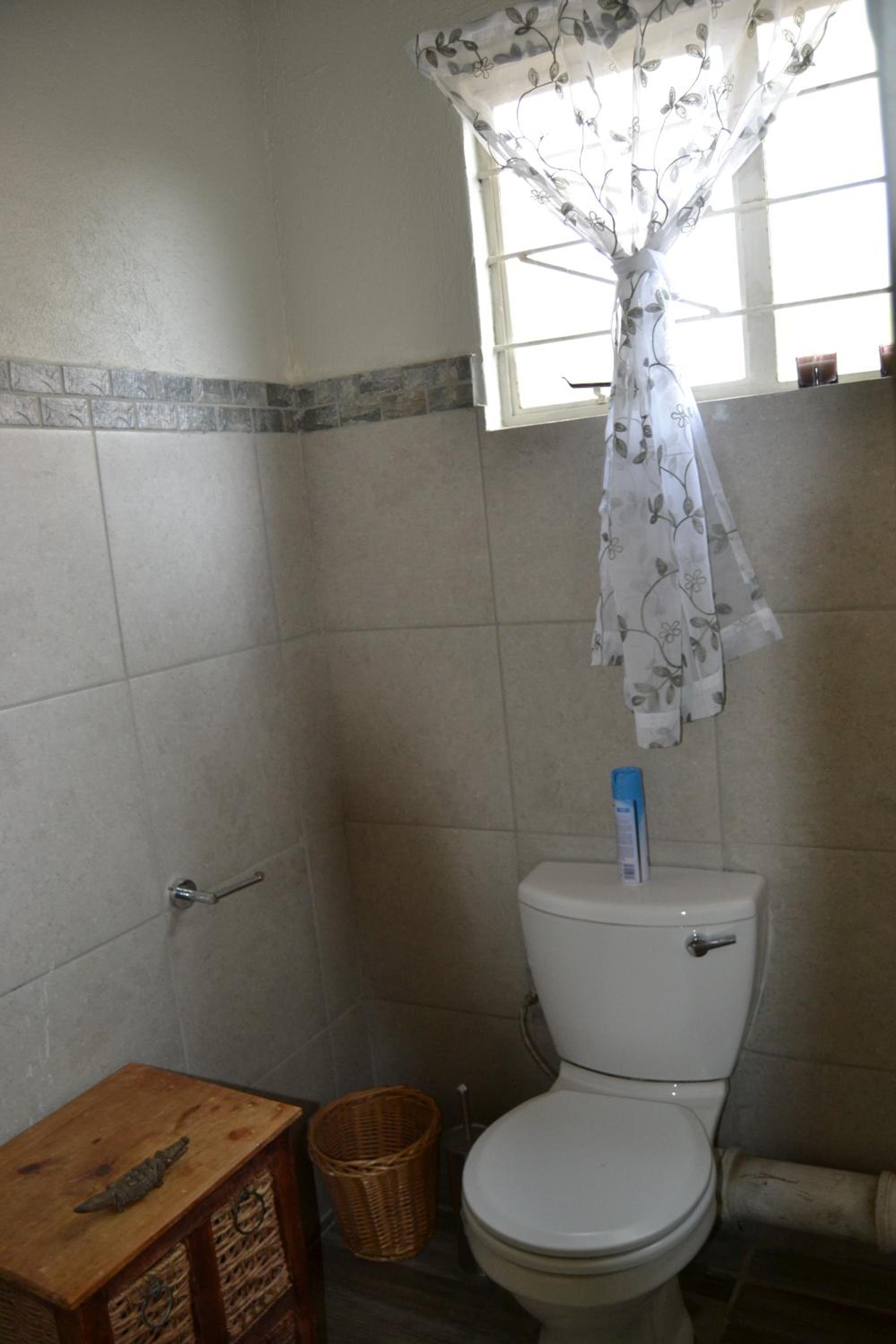 Budget Twin Room - Photo 2