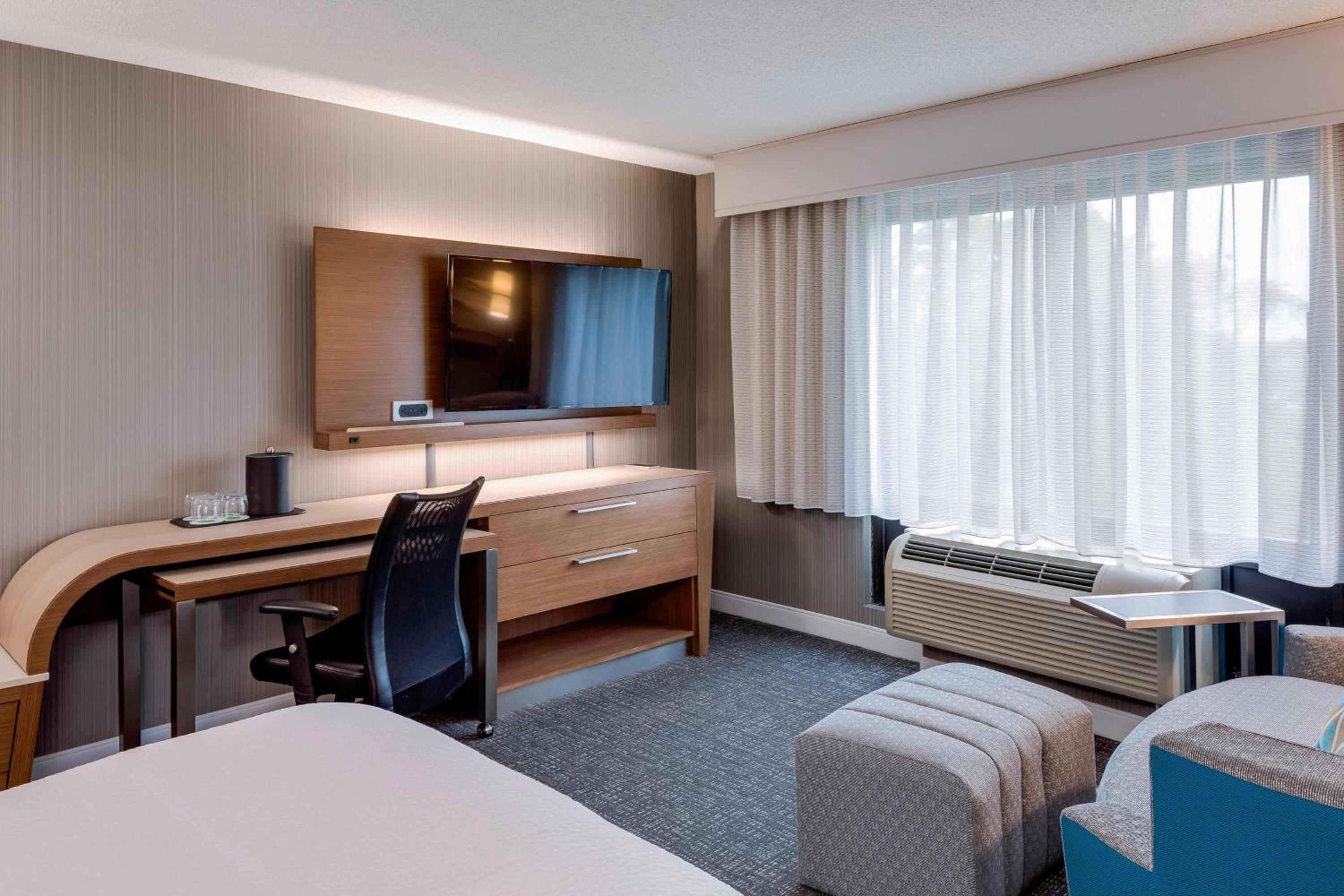 King Room with Roll-In Shower - Mobility Access/Hearing Accessible photo 3