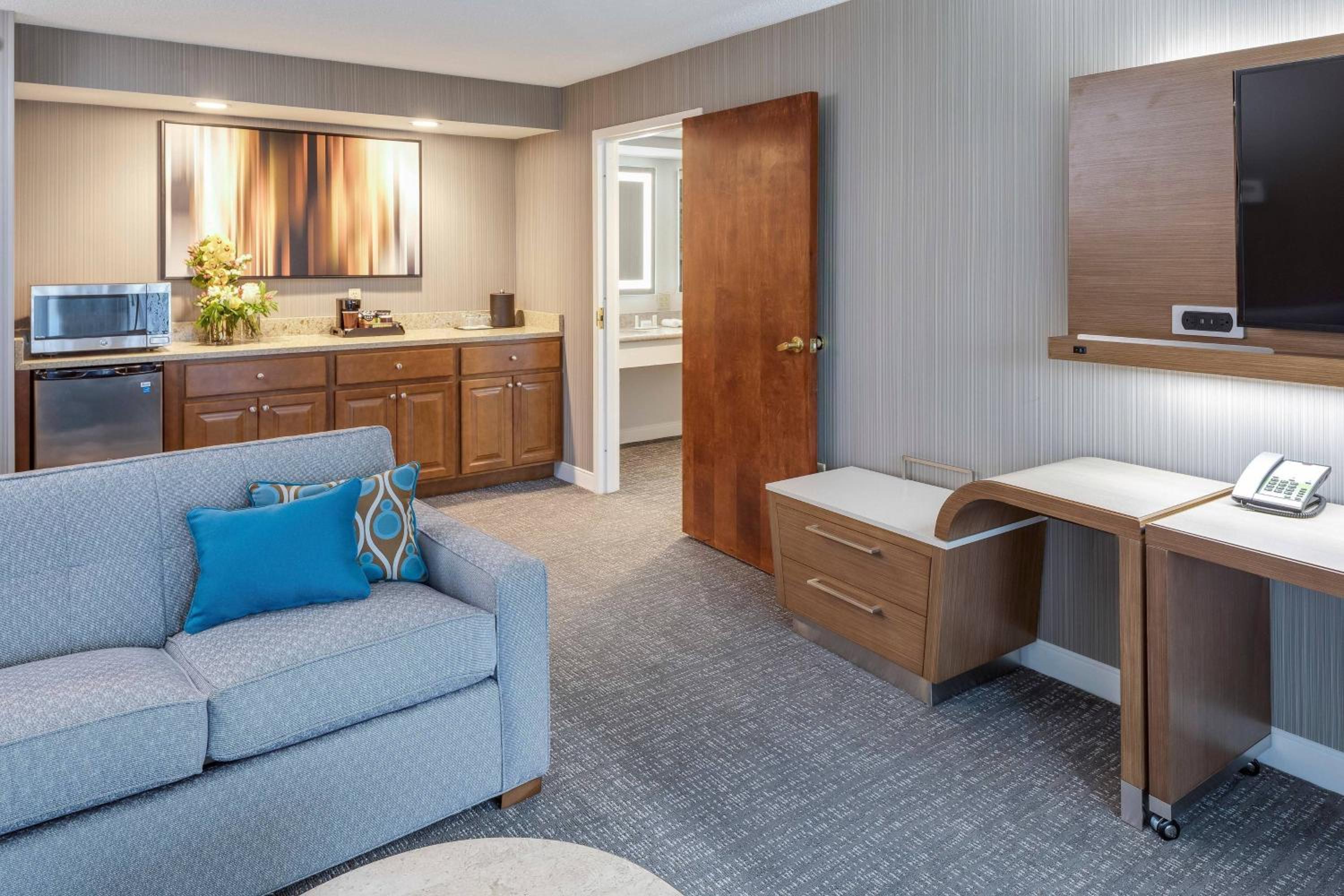 One-Bedroom King Suite with Balcony and Sofa Bed - Hearing Accessible photo 1