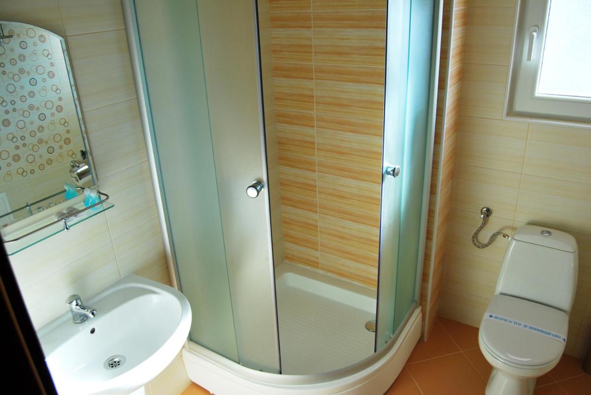 Standard Double Room - Photo 10