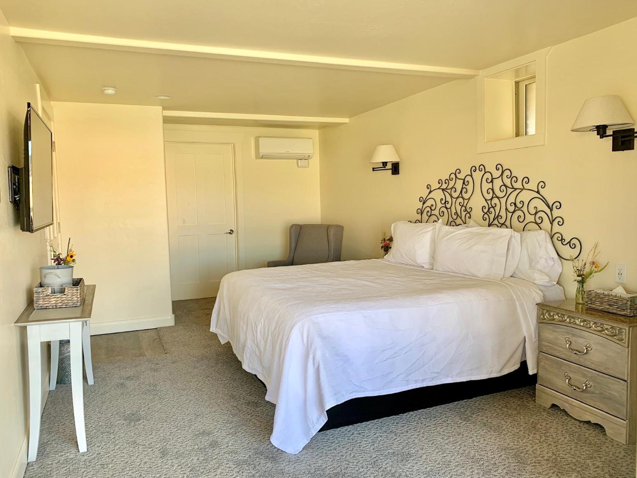 Deluxe King Room photo 2