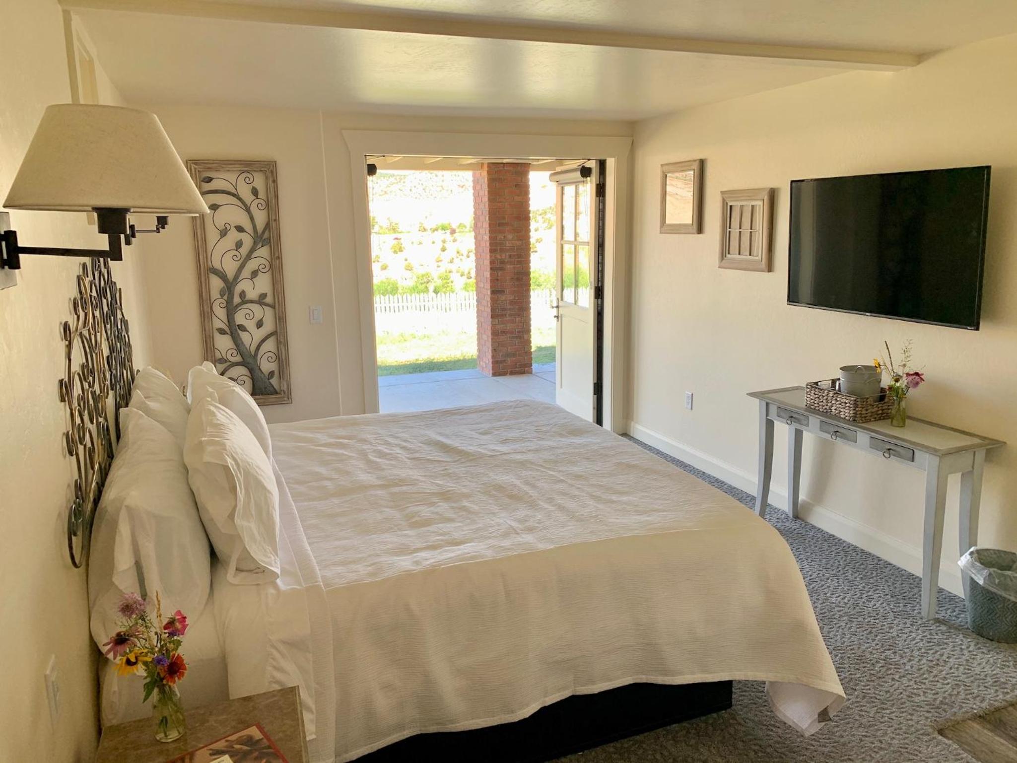 Deluxe King Room photo 3