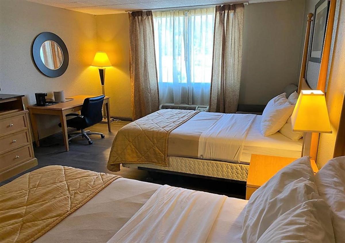 Double Room with Two Double Beds - Smoking photo 3