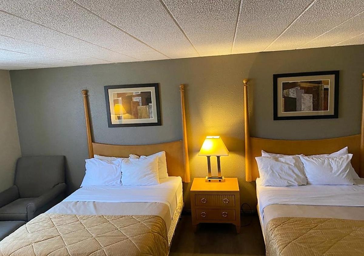 Double Room with Two Double Beds - Smoking photo 1