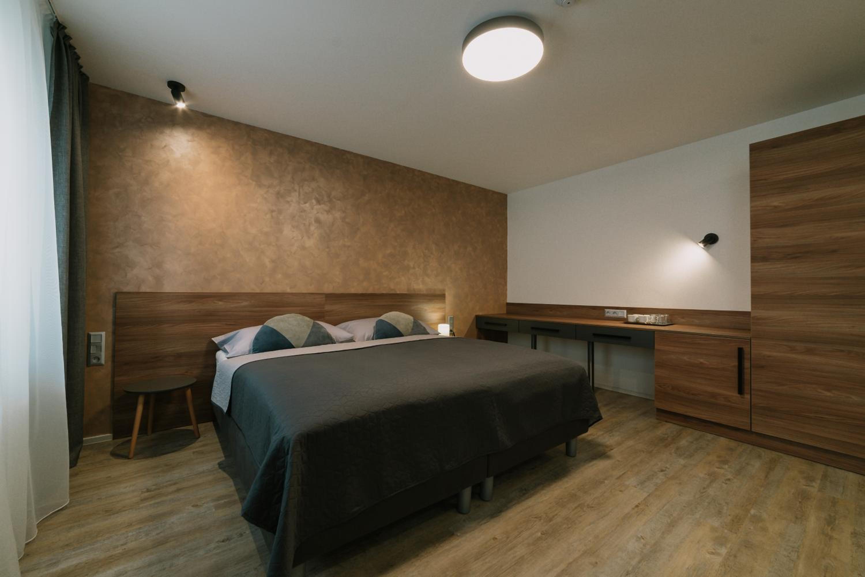 Deluxe Double Room with Extra Bed photo 2