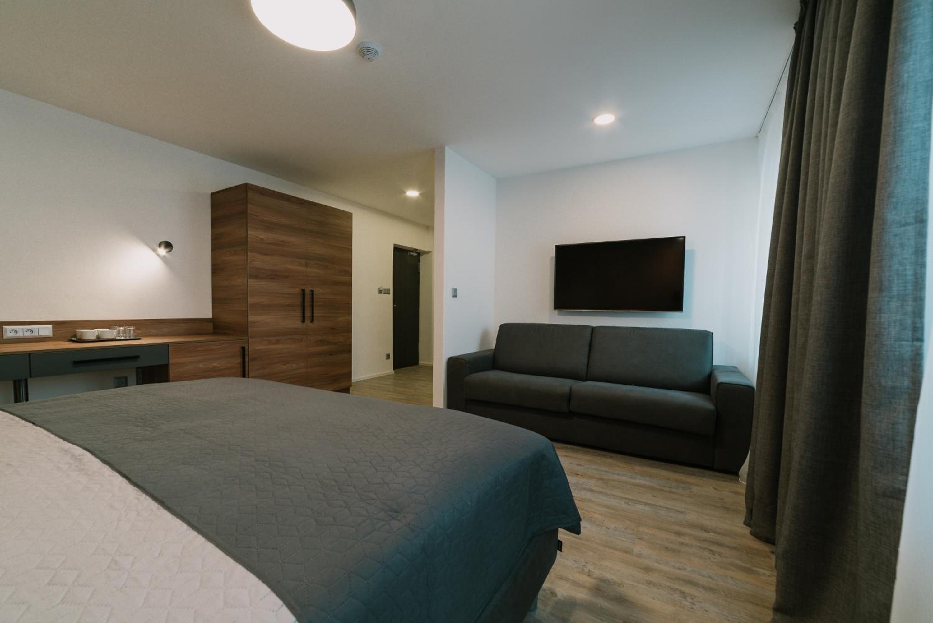 Deluxe Double Room with Extra Bed photo 3