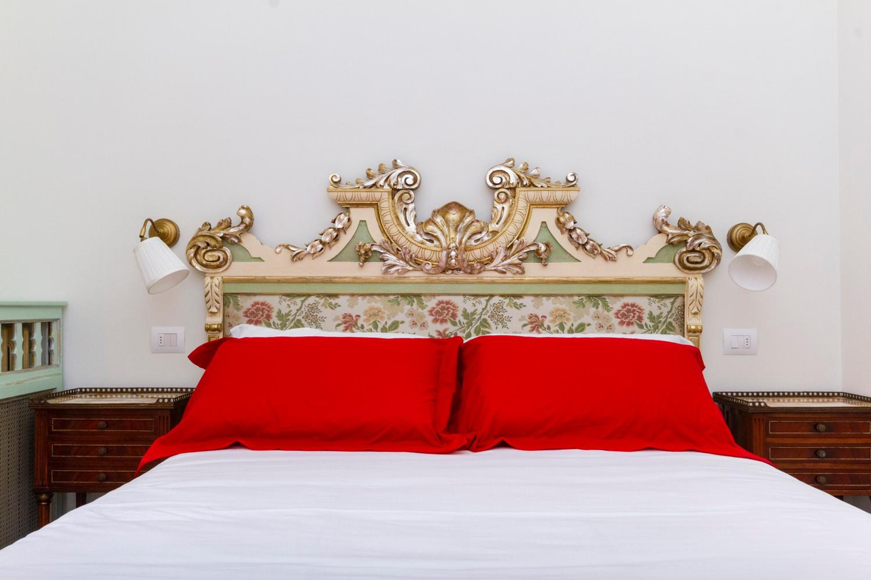 Double Room with Private Bathroom - Photo 3