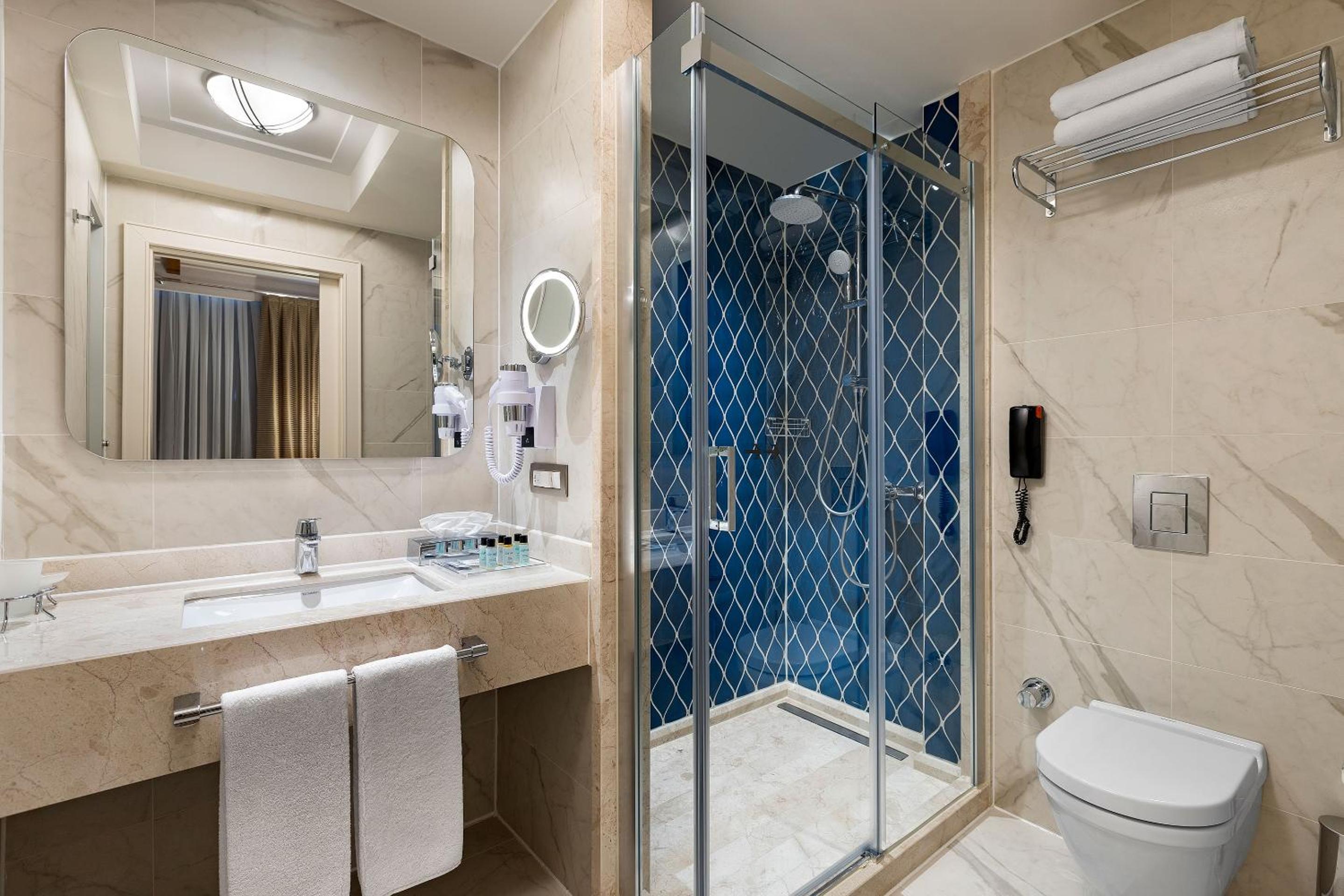 Executive Double Room with Balcony thumbnail 6