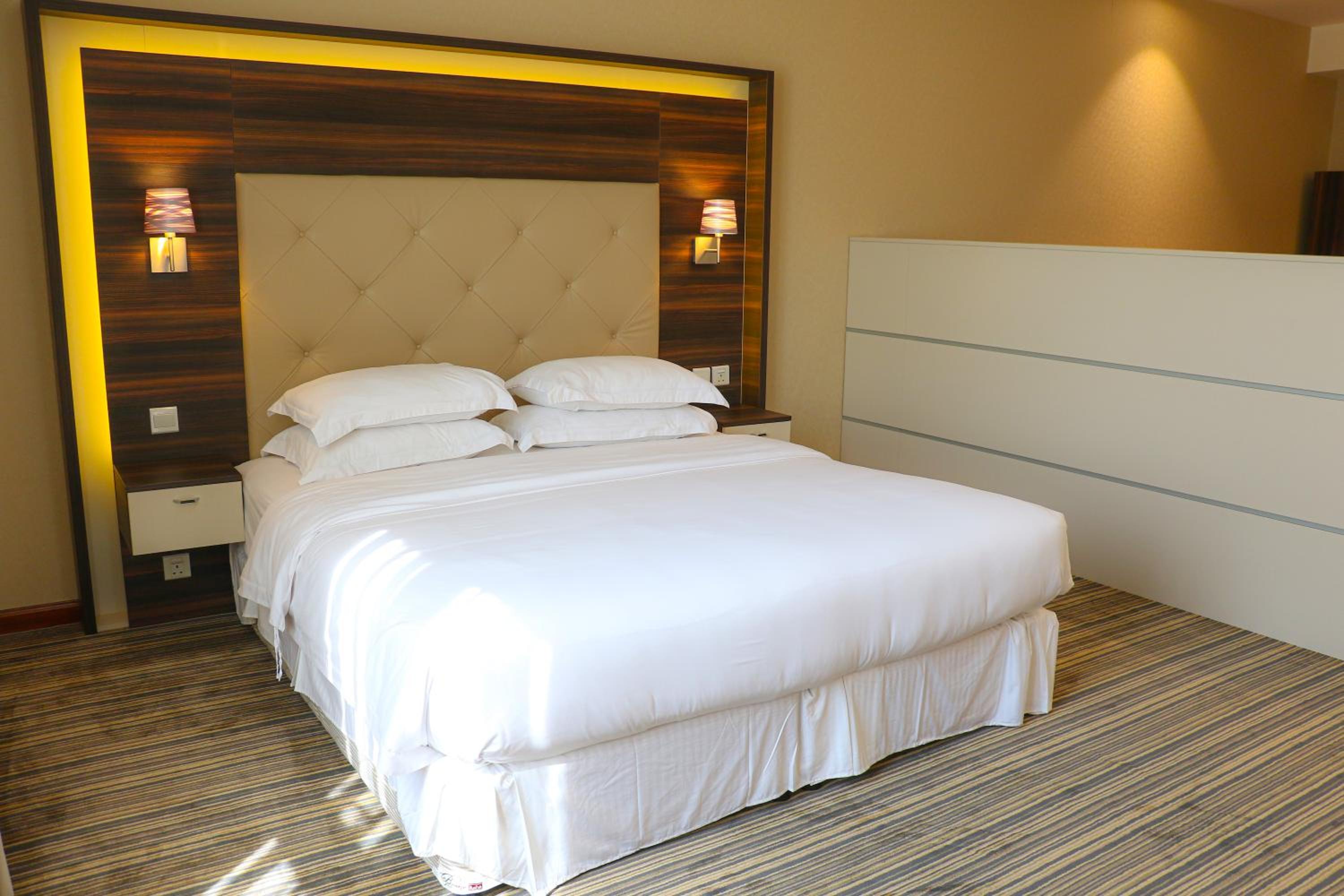 Deluxe Family Suite photo 1
