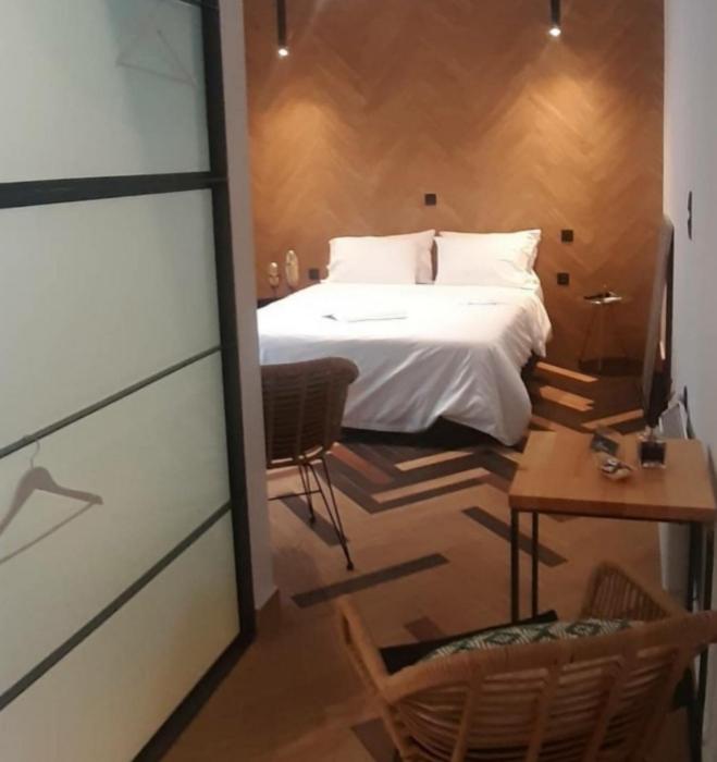 One-Bedroom Apartment - Photo 3