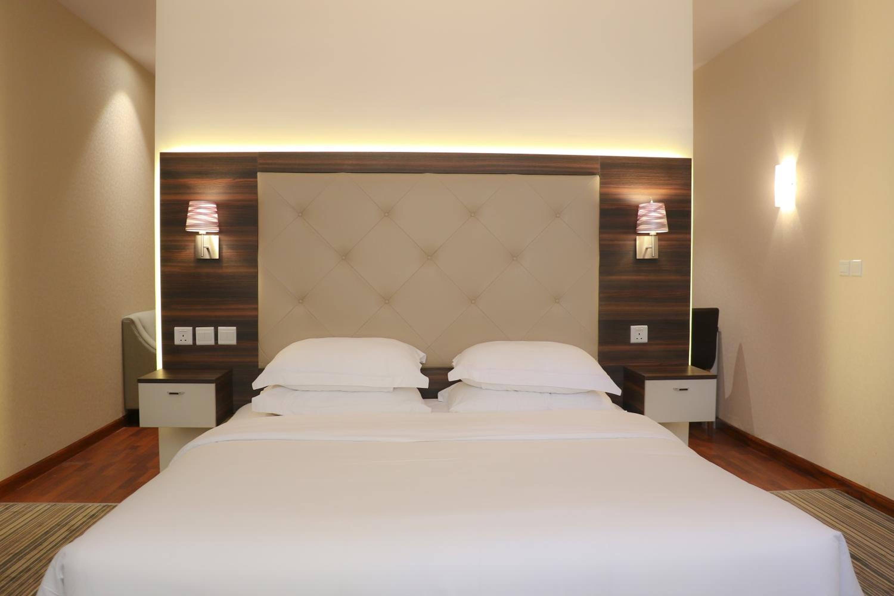 Deluxe King Room photo 2
