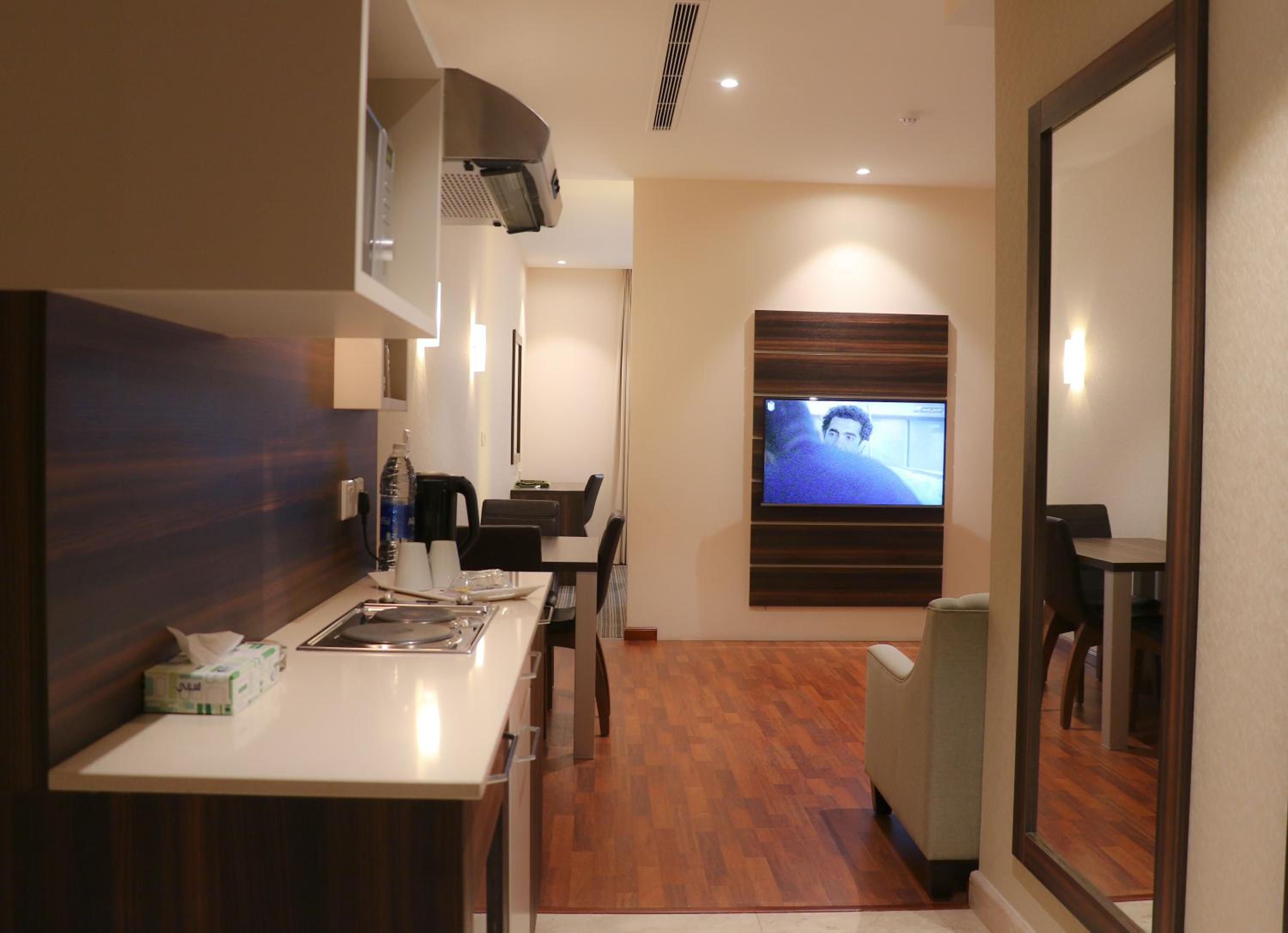 Deluxe King Room photo 3