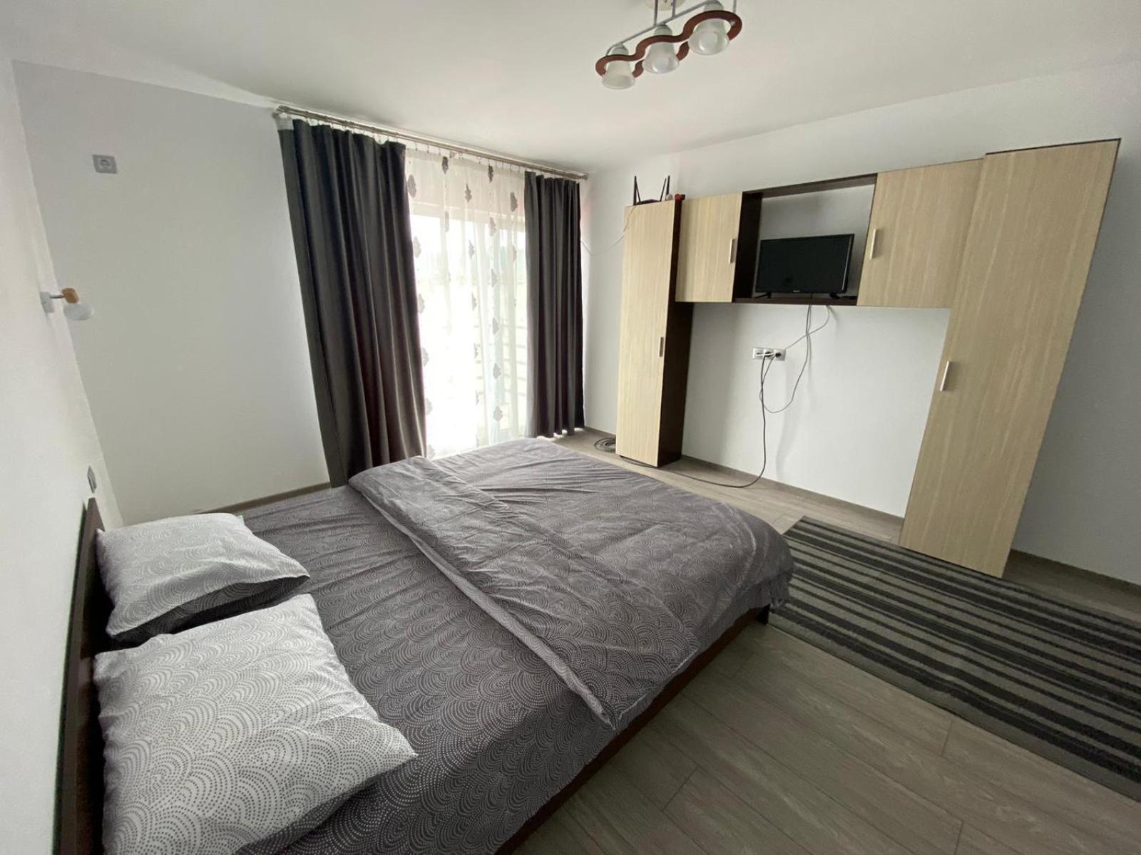 Six-Bedroom House - Photo 16
