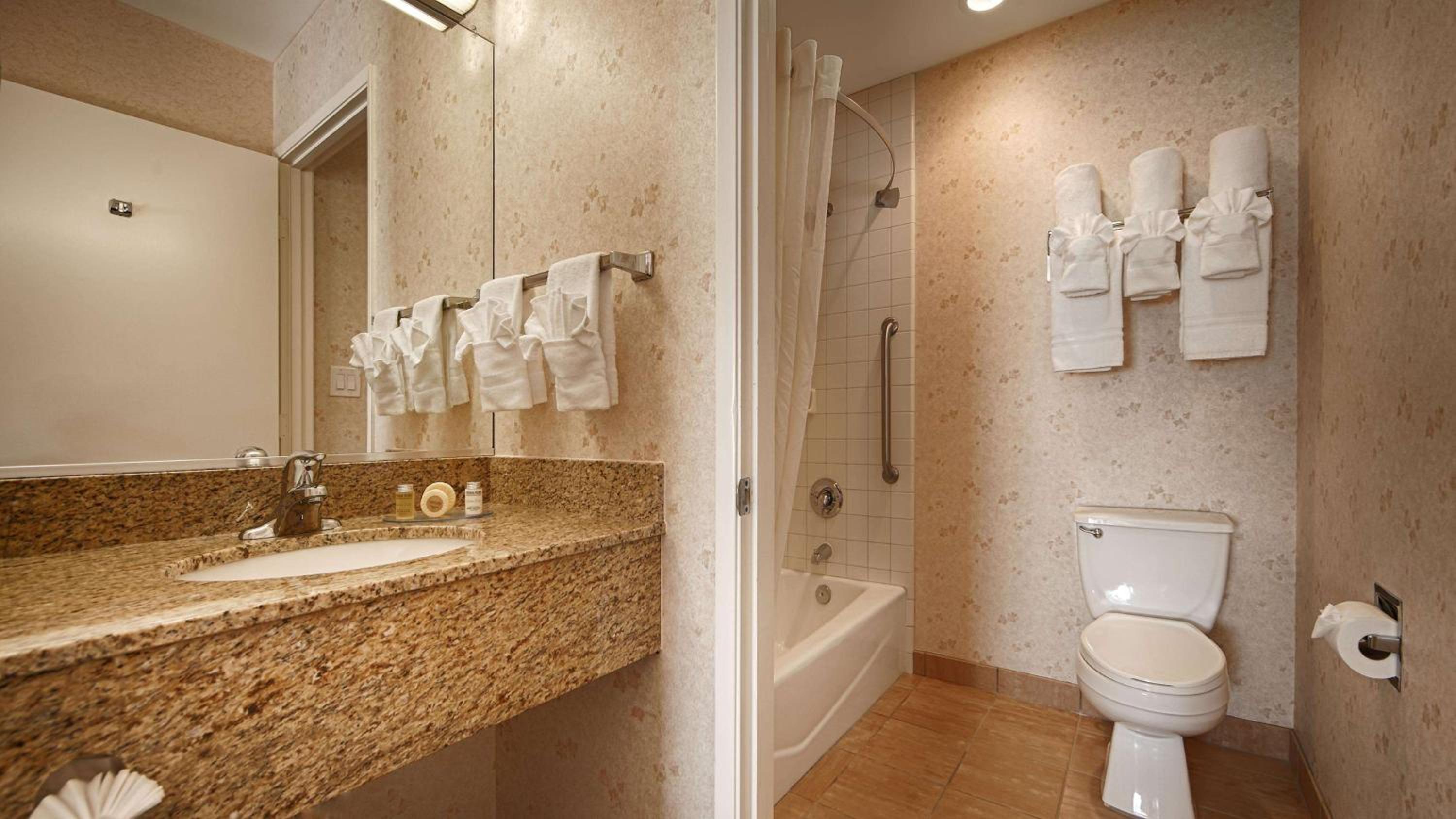 King Room with Mobility Accessible Tub photo 2