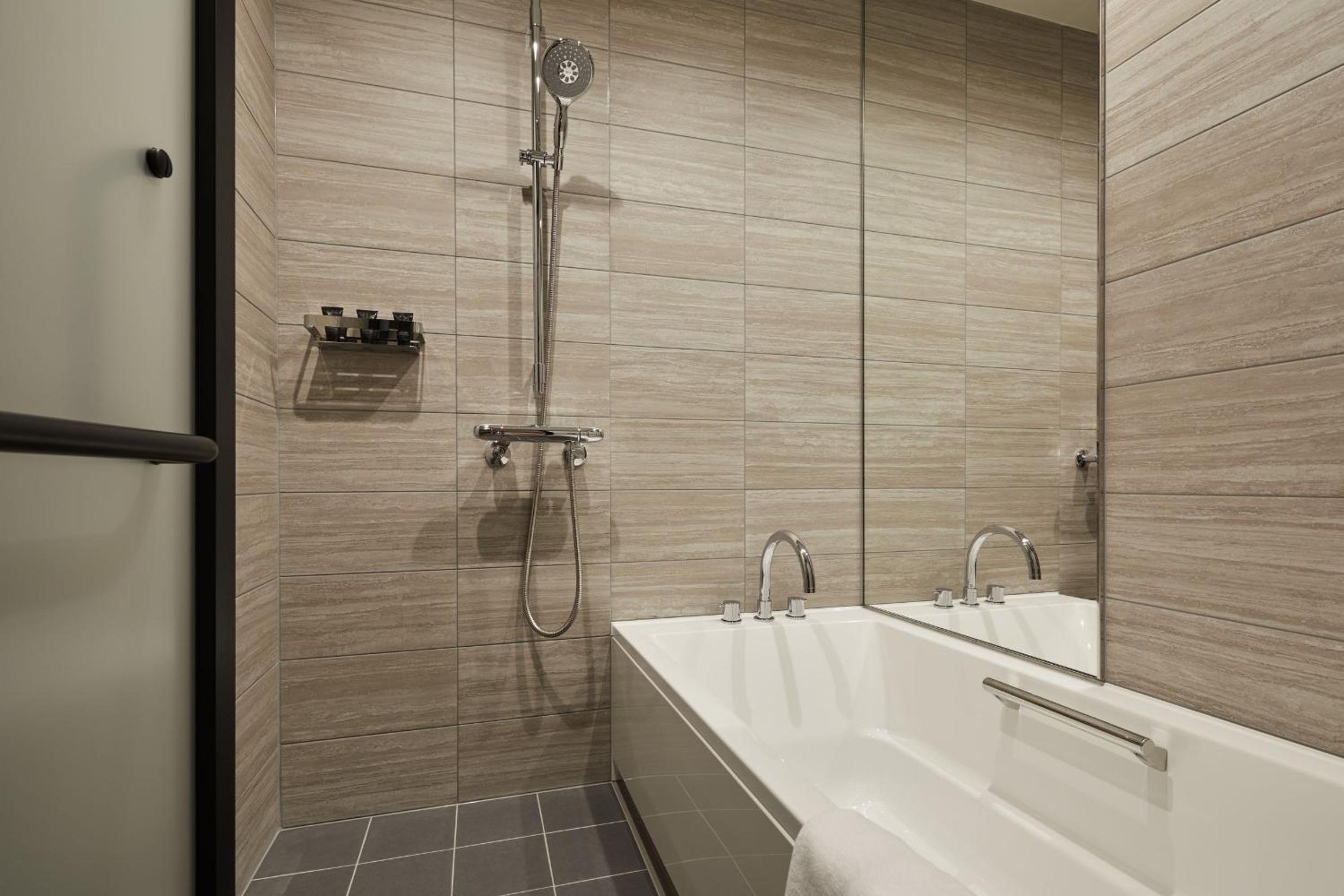 Deluxe King Room - Photo 6