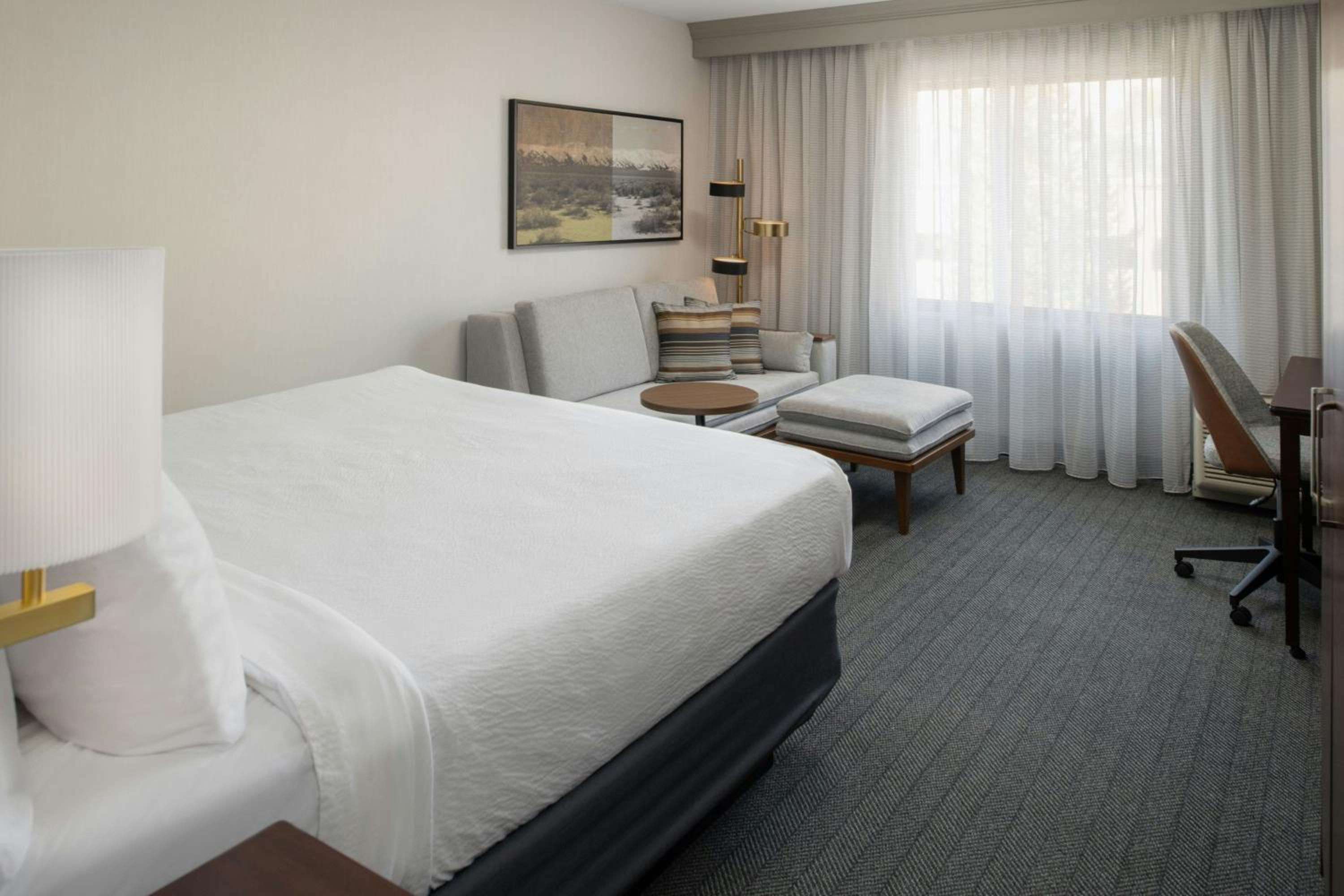 King Room with Roll-In Shower - Mobility Access/Hearing Accessible
