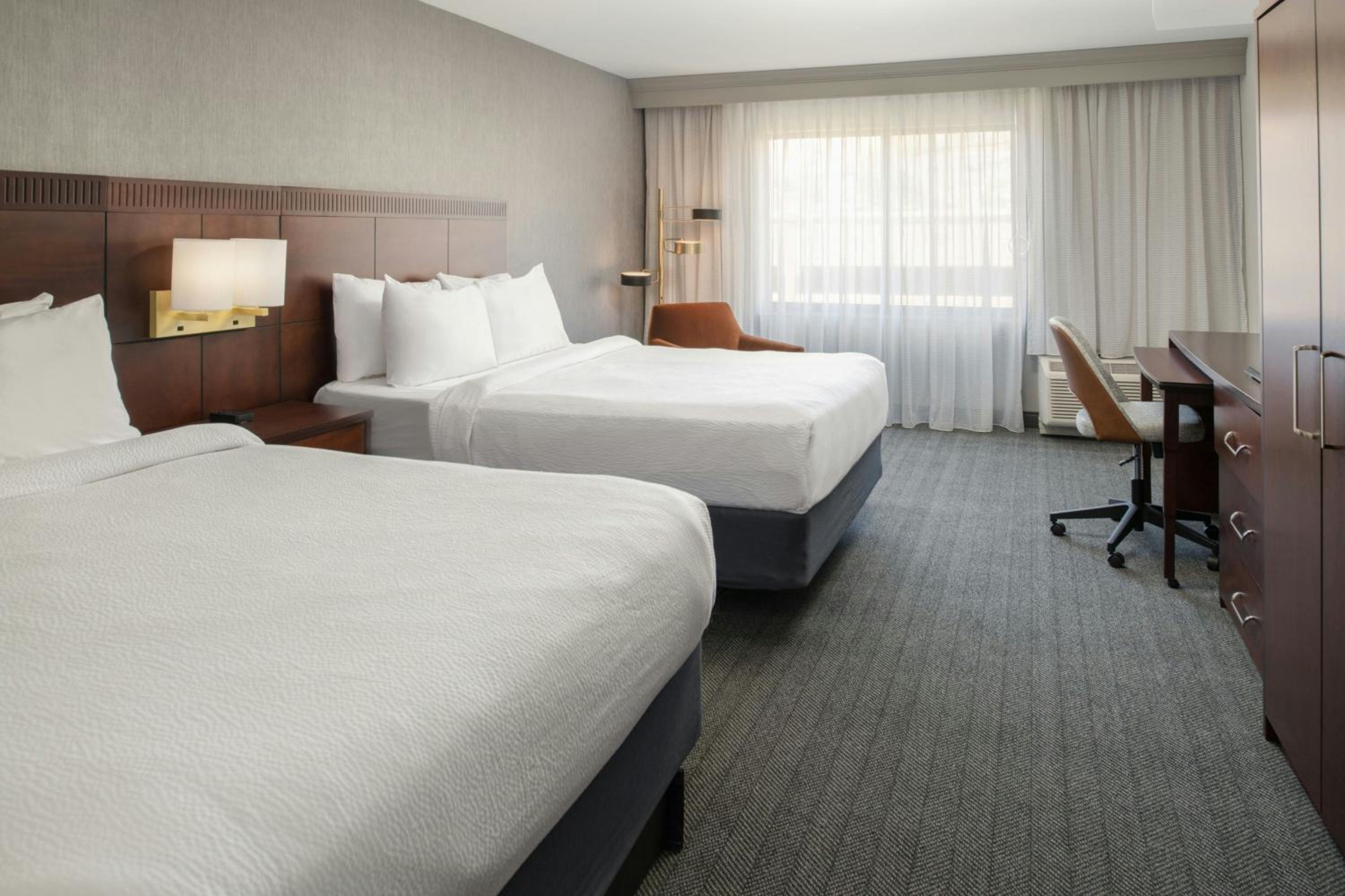 Queen Room with Two Queen Beds and Bathtub - Mobility Access/Hearing Accessible