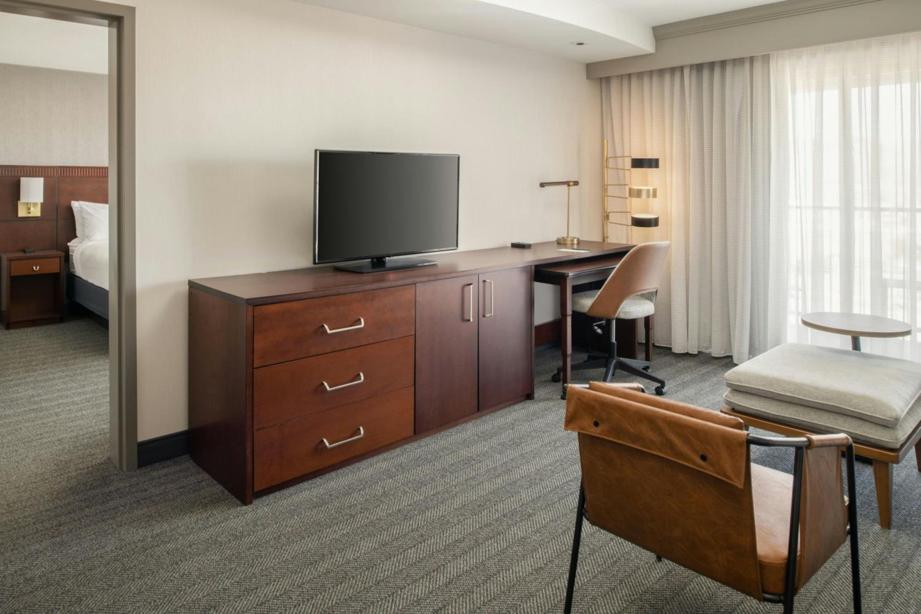 One-Bedroom King Suite with Balcony, Bathtub and Sofa Bed - Mobility Access/Hearing Accessible