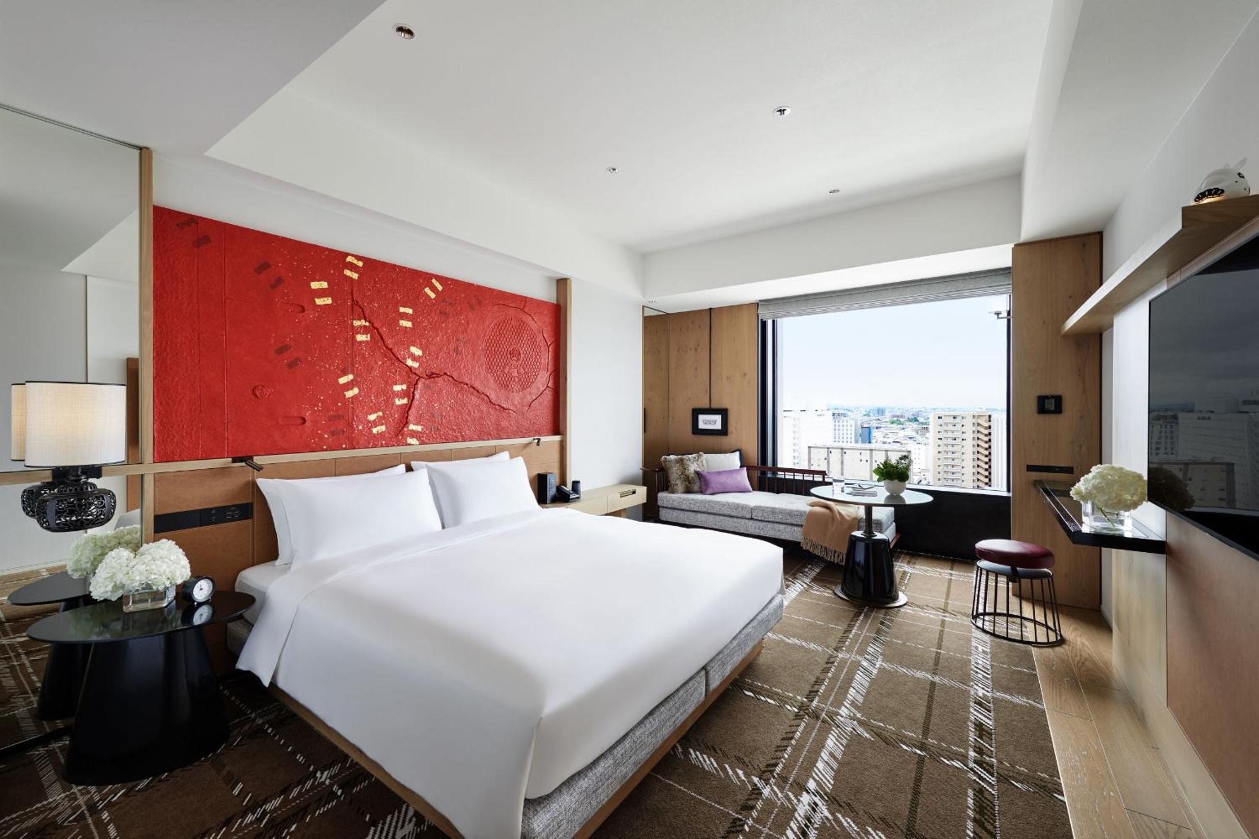 King Room with One King Bed - Photo 3