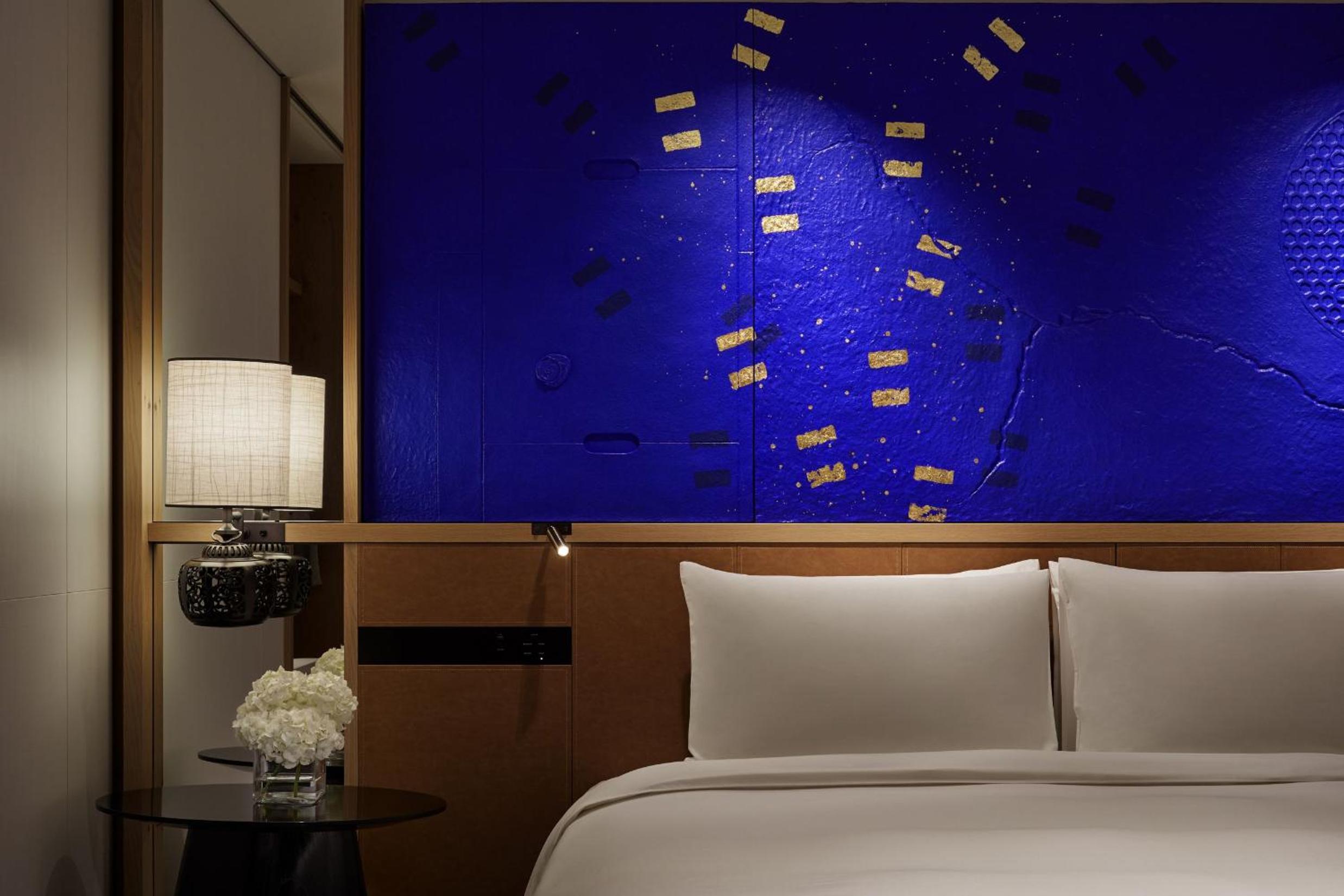 Premium King Room - Photo 3