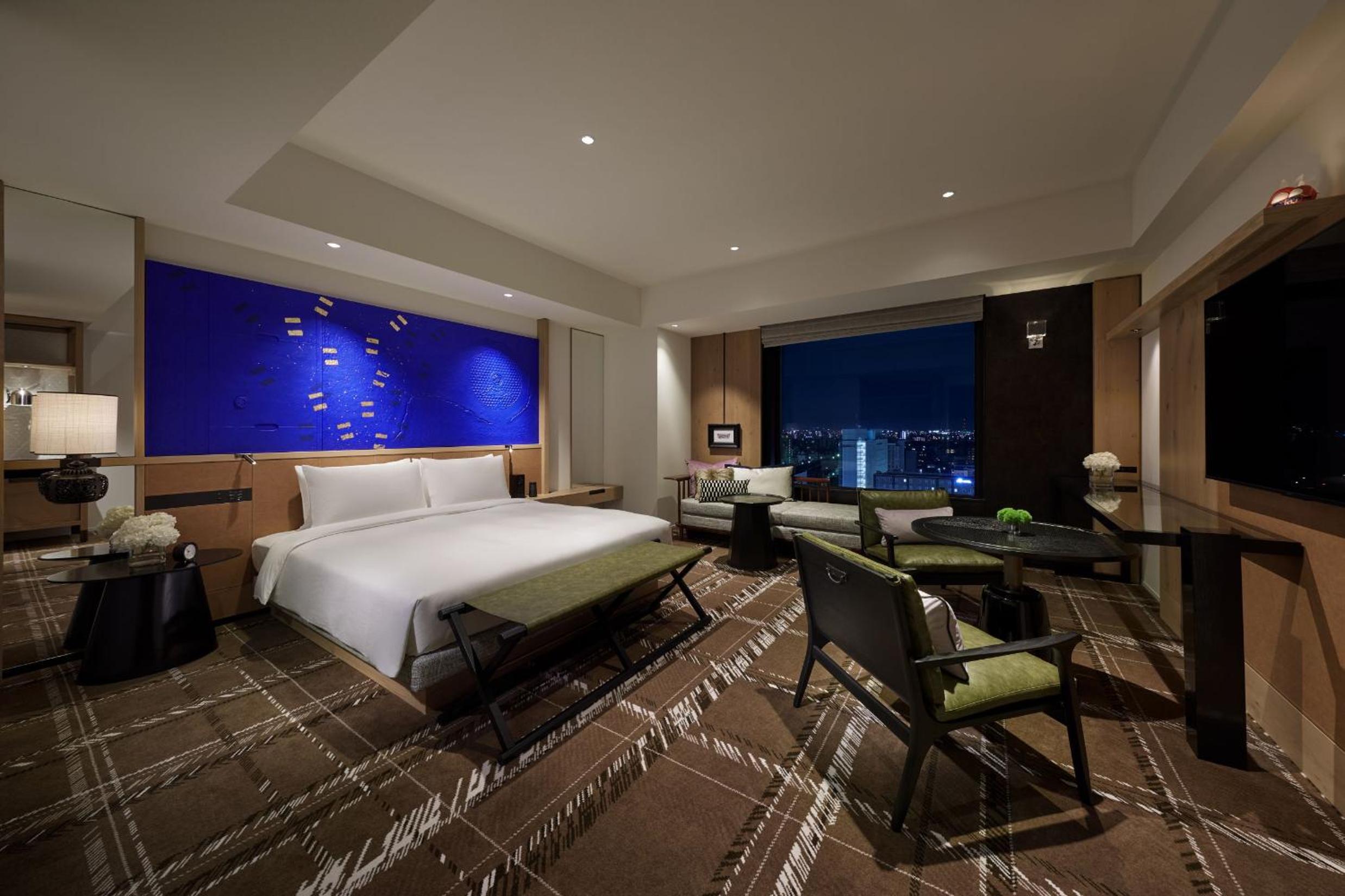 Premium King Room - Photo 6