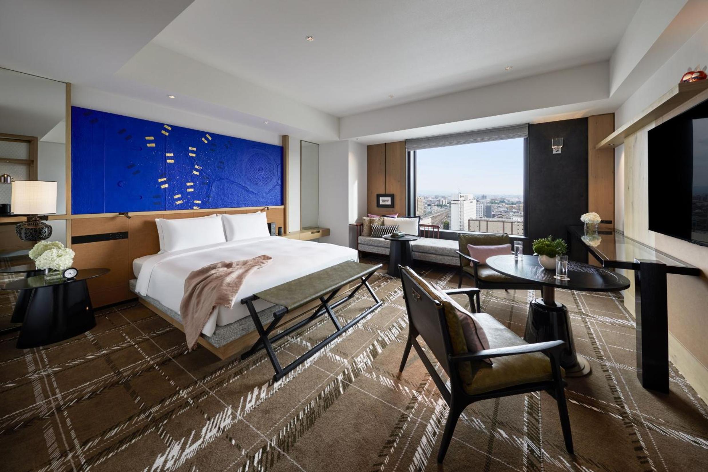 Premium King Room - Photo 5