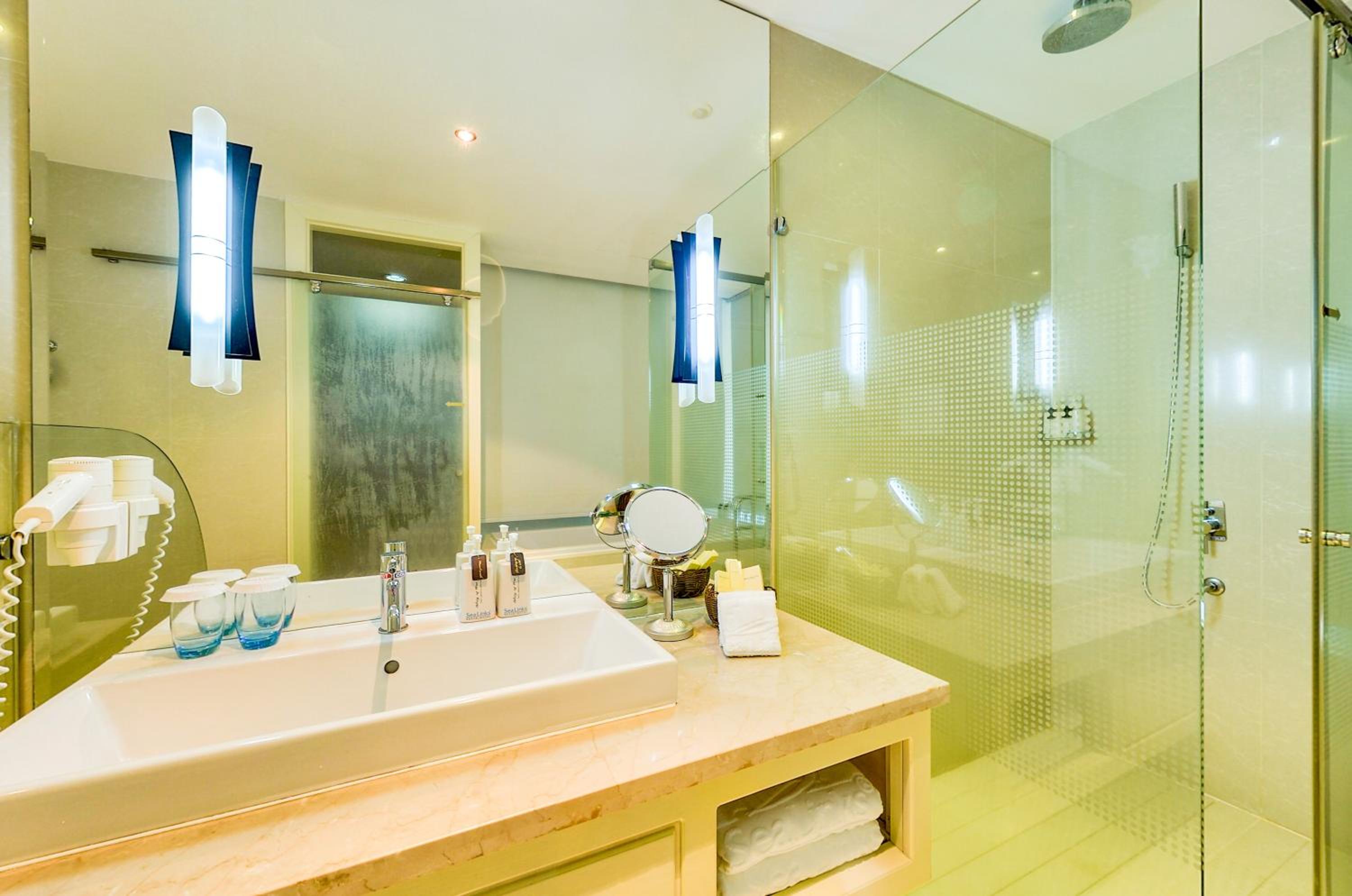Deluxe Double or Twin Room with Sea View - Photo 6