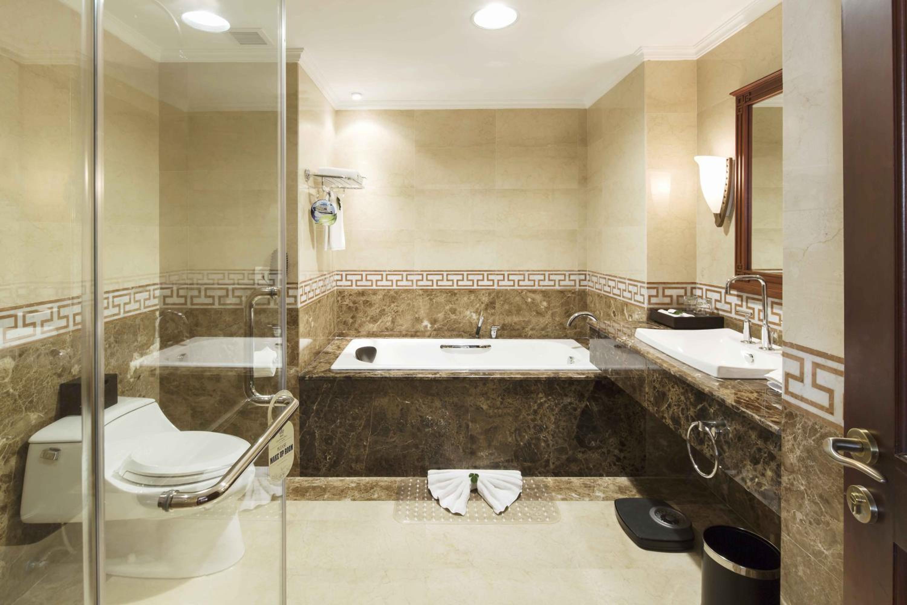 Premium King Room photo 3