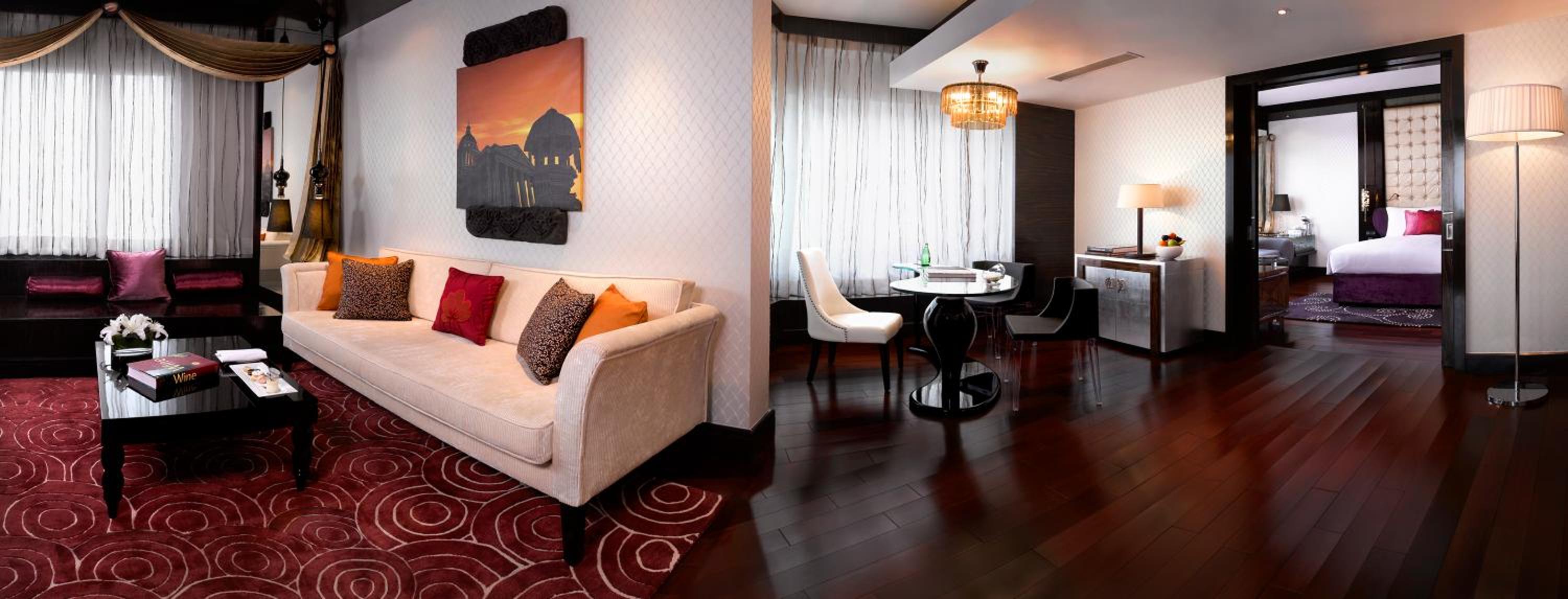 Prestige Suite, King Bed, Living Area with Lounge Access, Breakfast, Hi-tea, Cocktail Hours, Meeting Room access for an Hour, Airport Transfers(T1 & T2) thumbnail 6