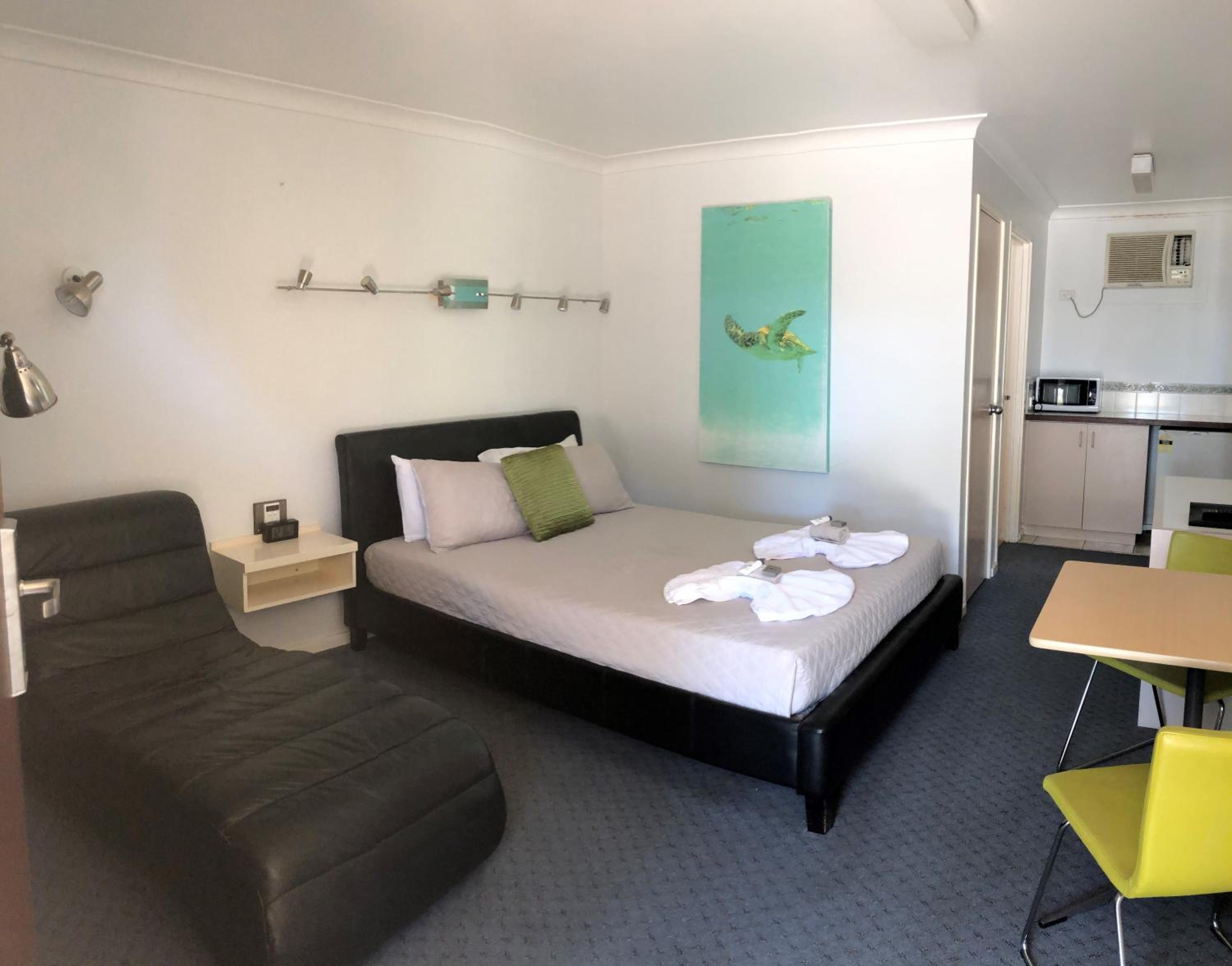 Standard Queen Room photo 2