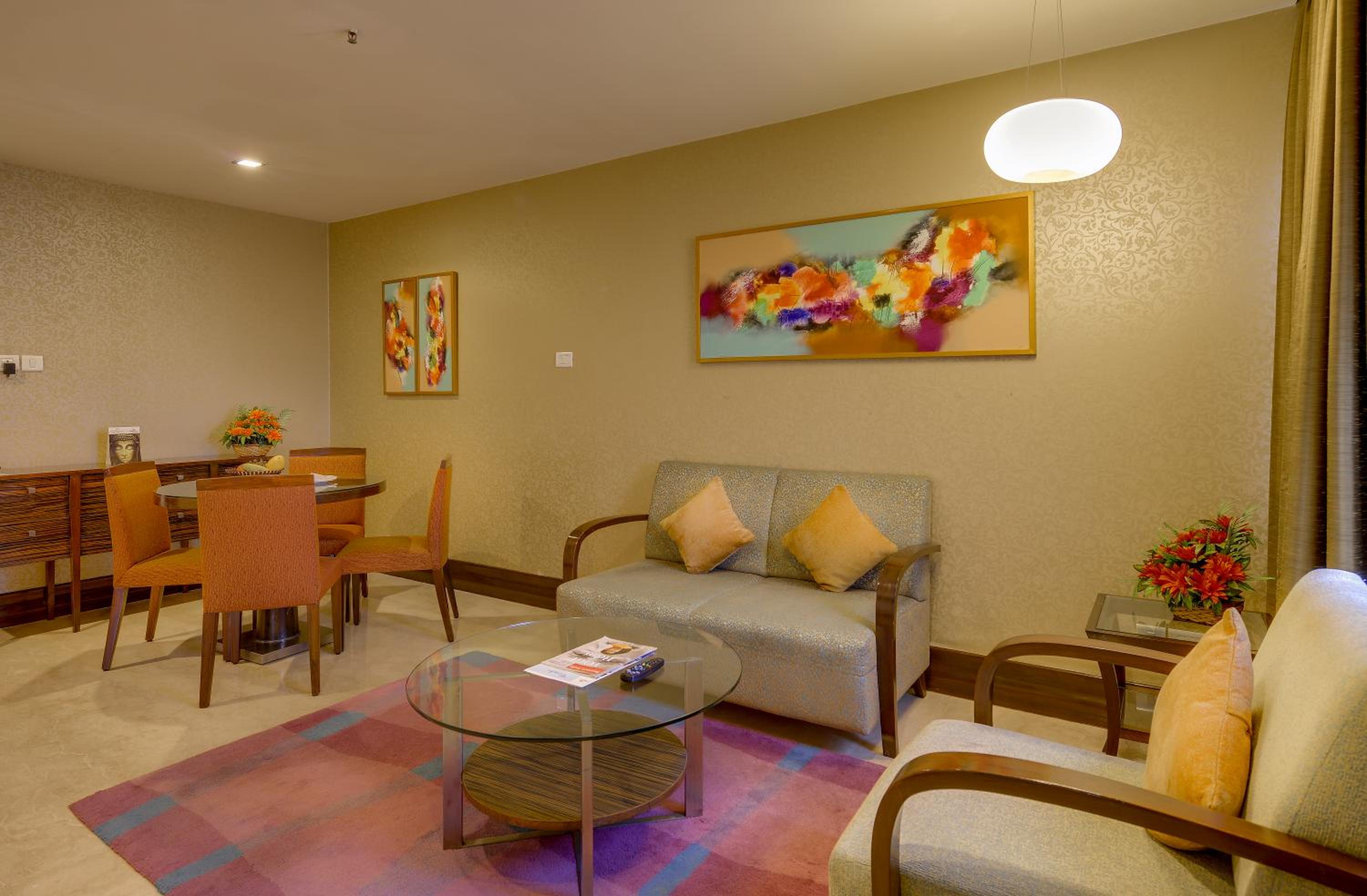 Suite - Photo 2