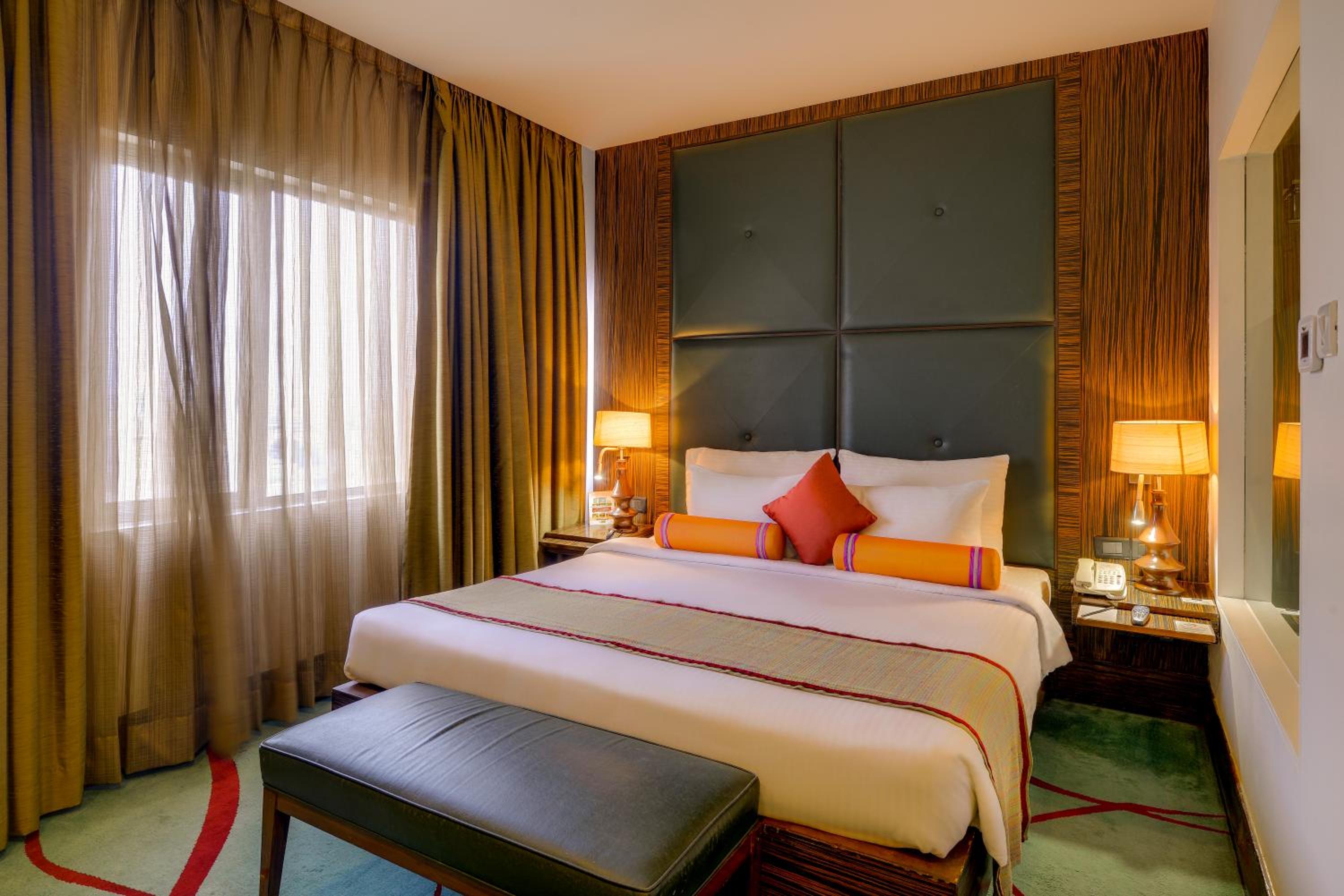 Suite - Photo 1