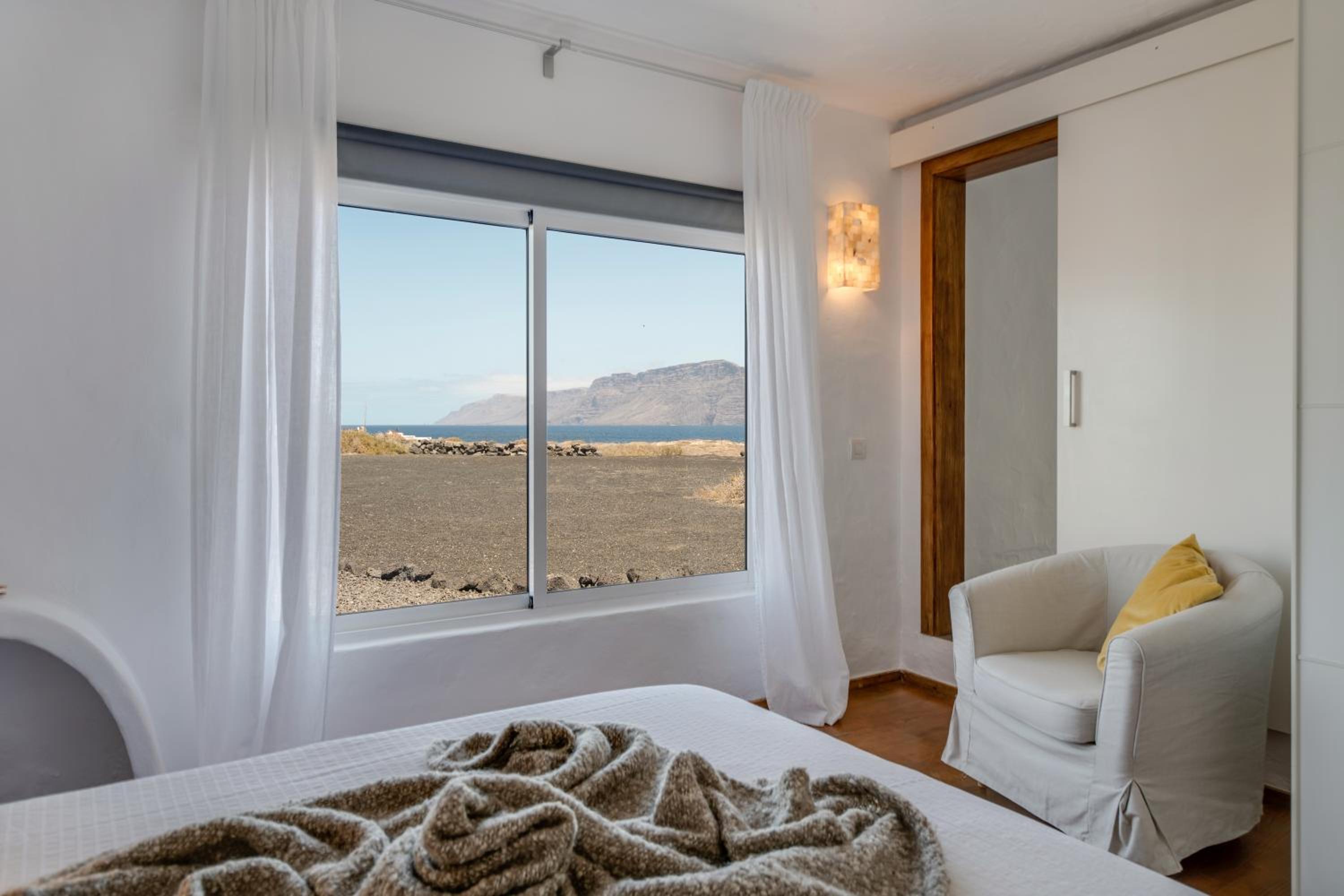 Two-Bedroom House - Photo 13