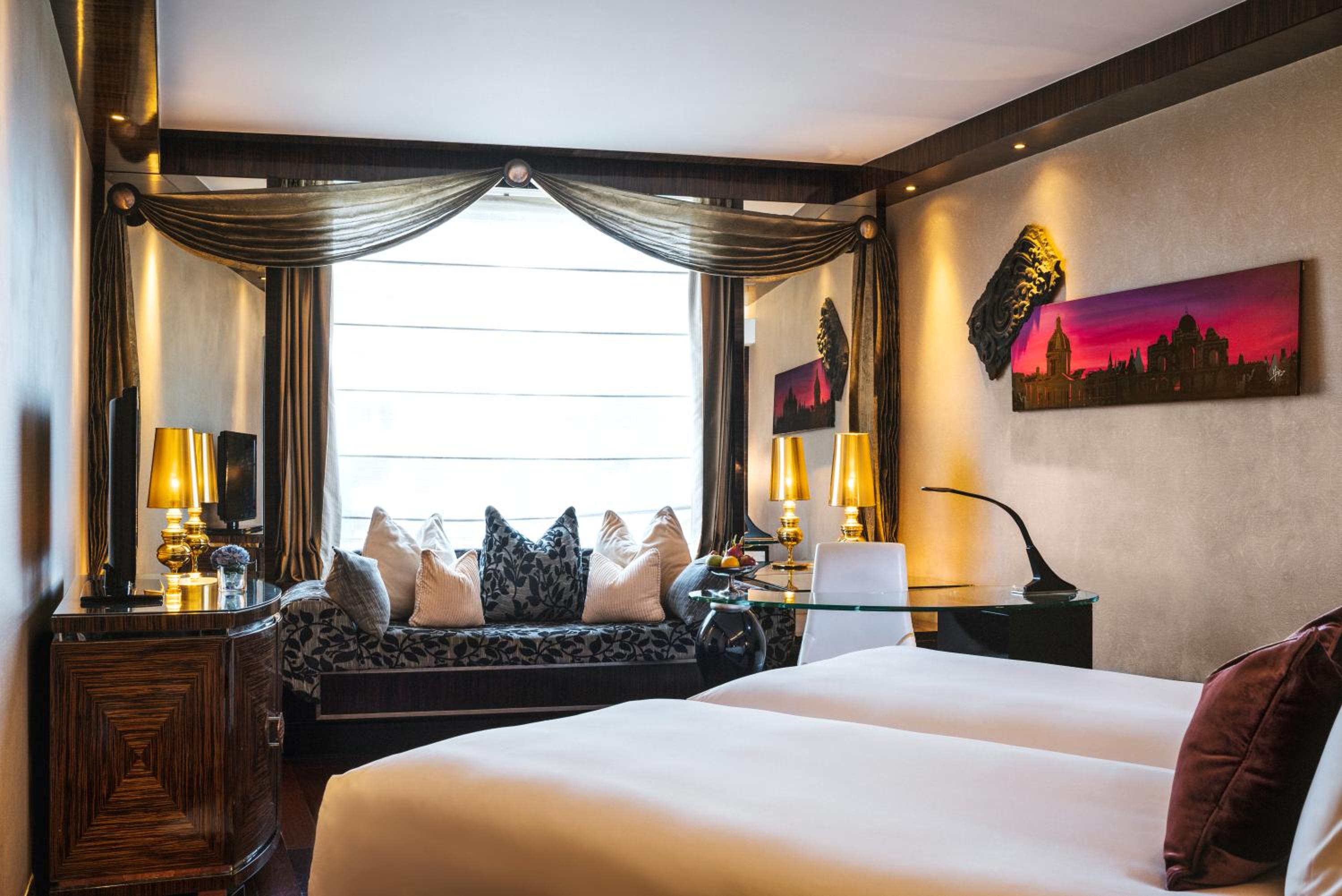 Club Millésime Room, Twin Beds with Lounge Access, Breakfast, Hi-tea, Cocktail Hours, Meeting Room access for an Hour