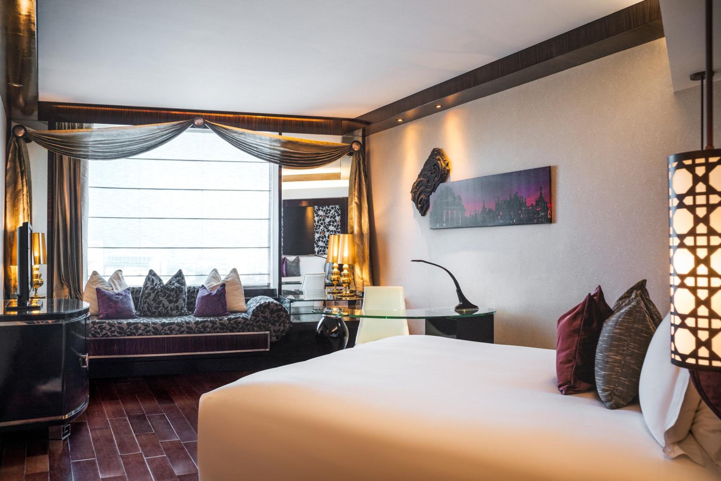 Club Millésime Room, King Bed with Lounge Access, Breakfast, Hi-tea, Cocktail Hours, Meeting Room access for an Hour